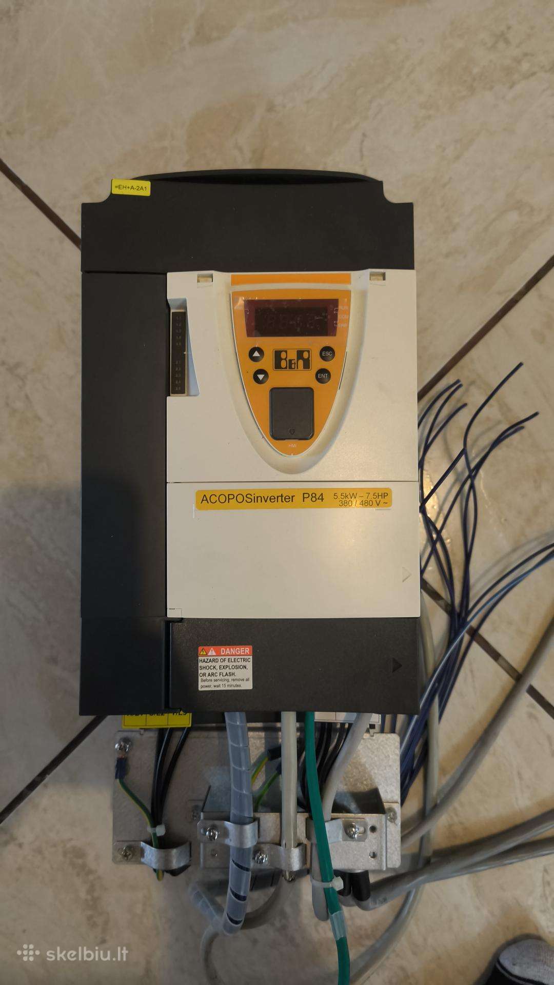 Dažnio keitiklis ir elektromagnetinis siustuvas.