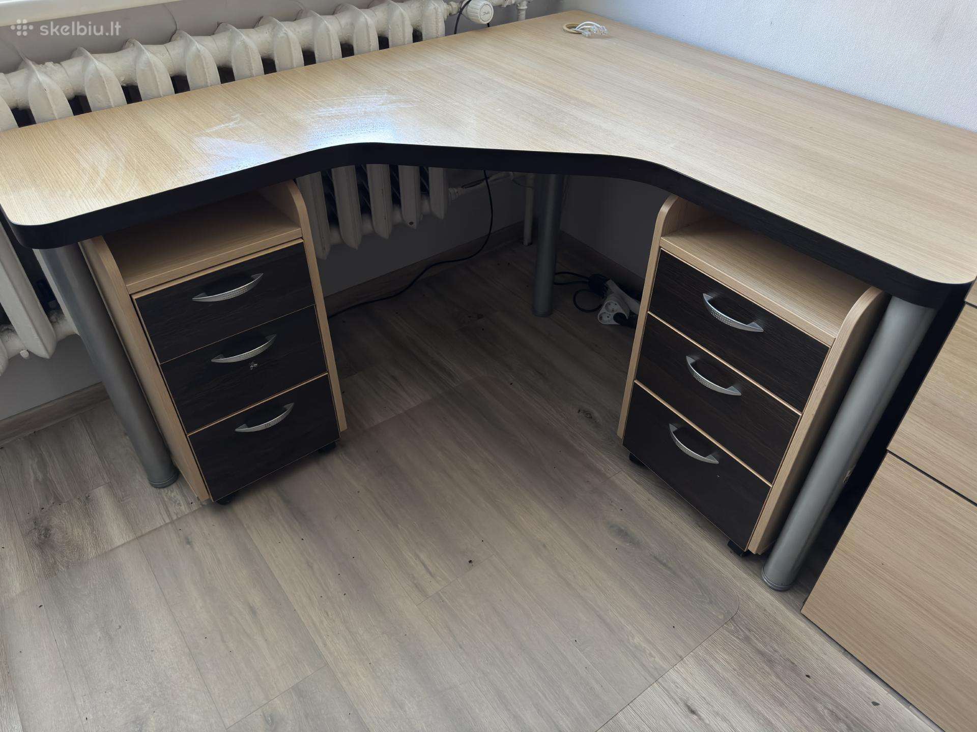 Rašomas stalas