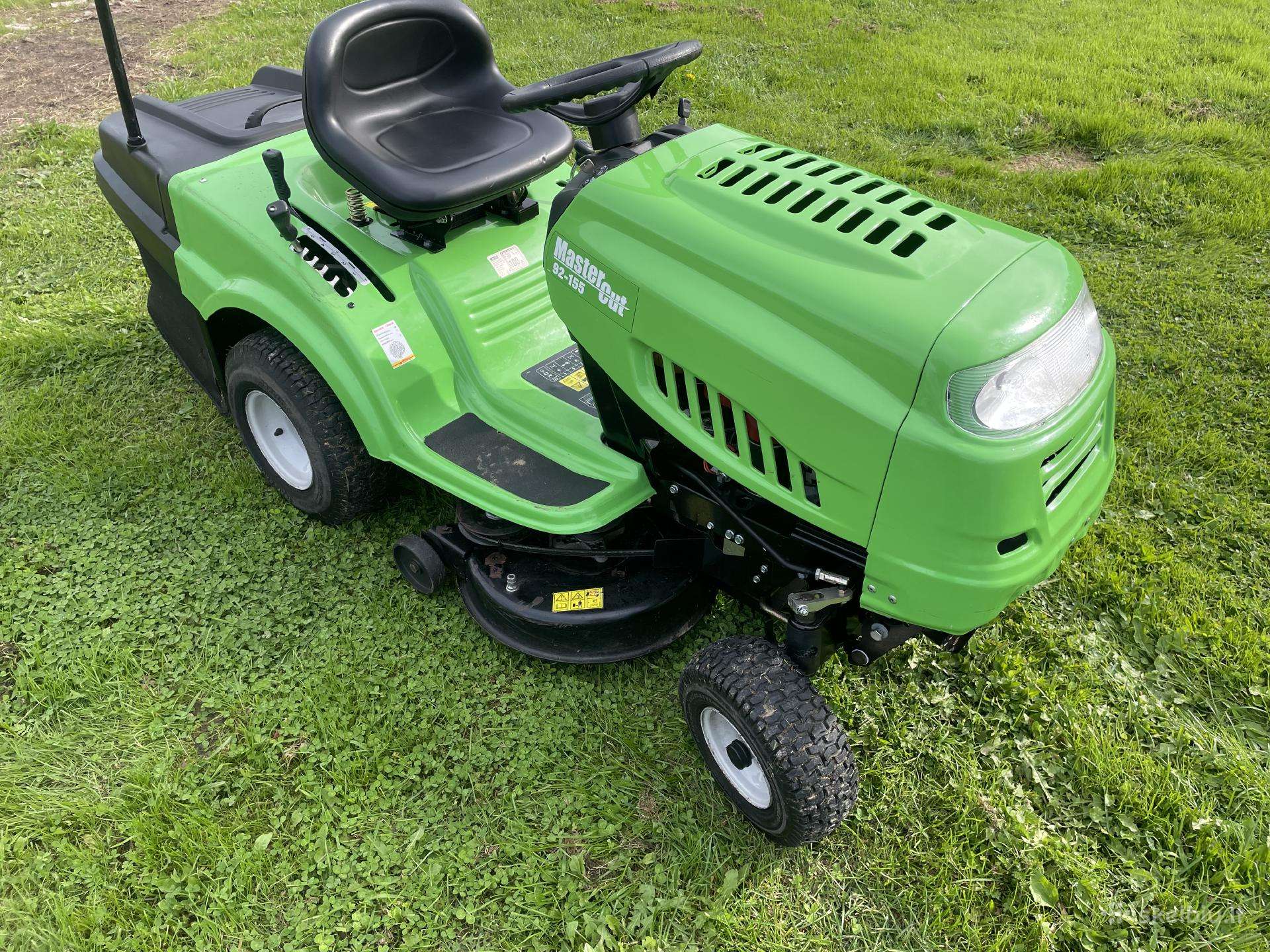 Sodo traktoriukas zoliapjove Mastercut(mtd)