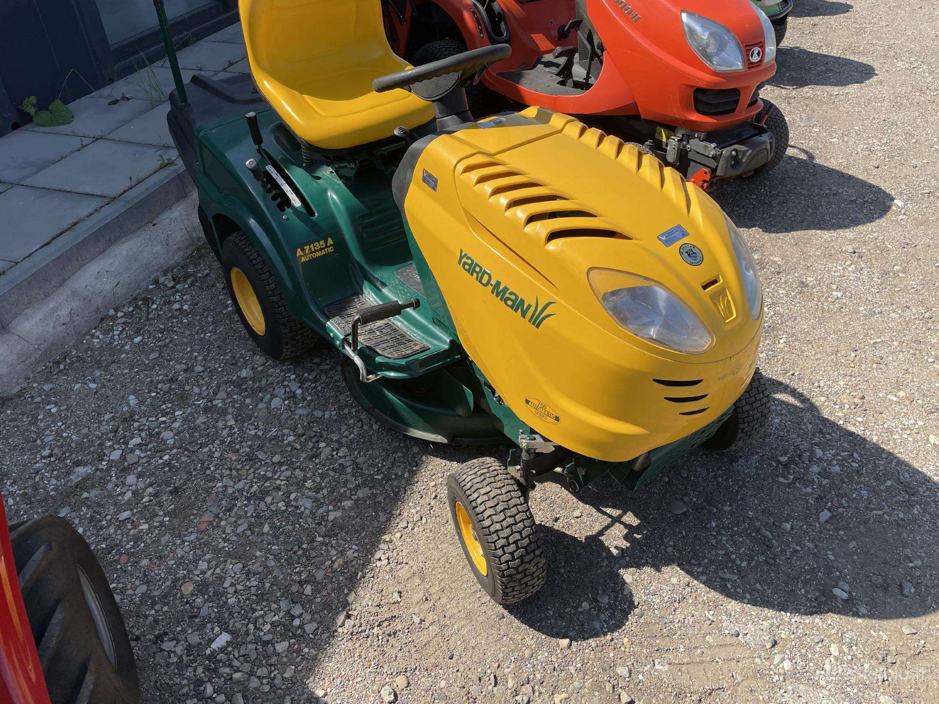 Sodo traktoriukas zoliapjove Yardman, Cub cadet