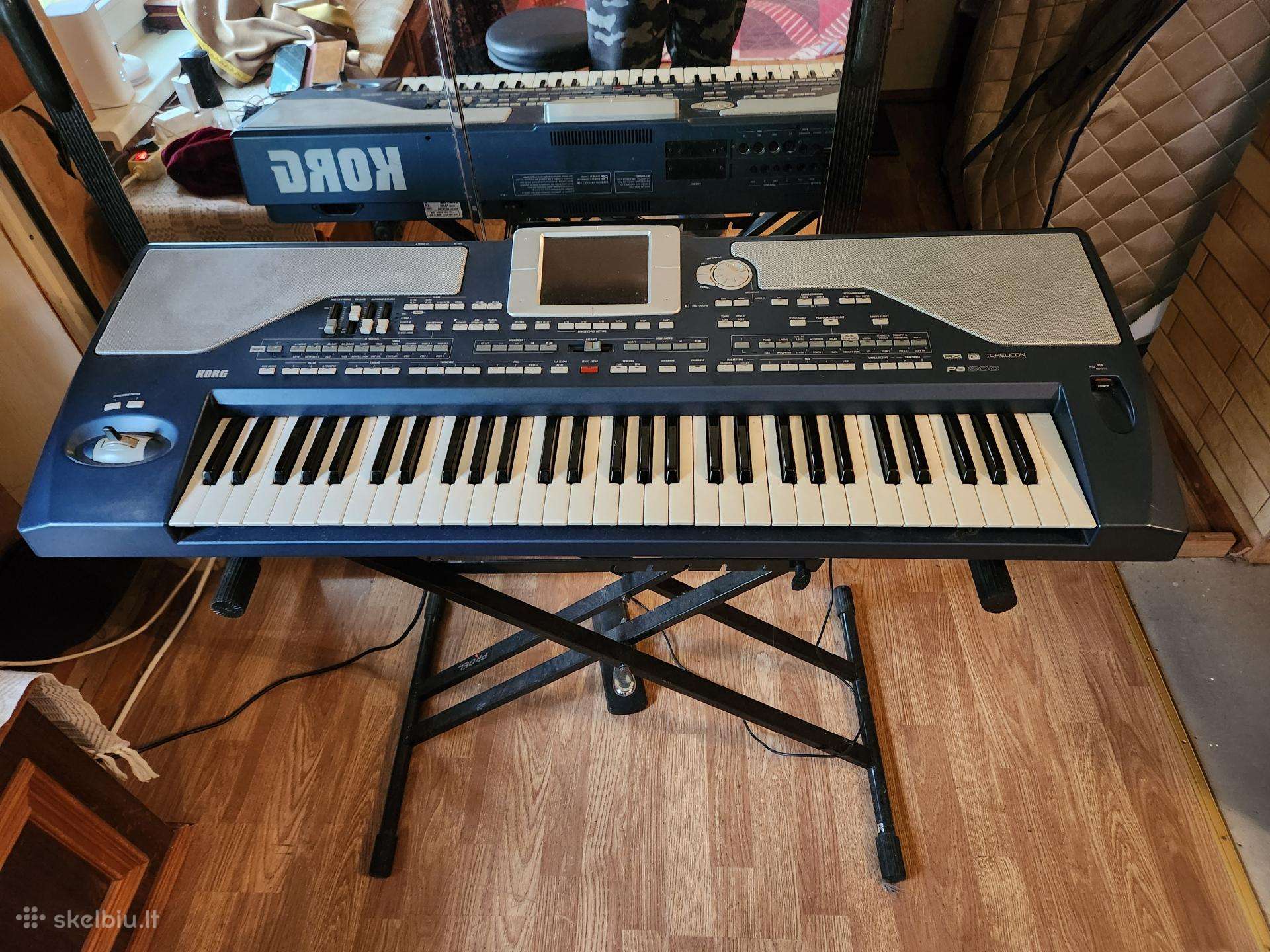 Korg800