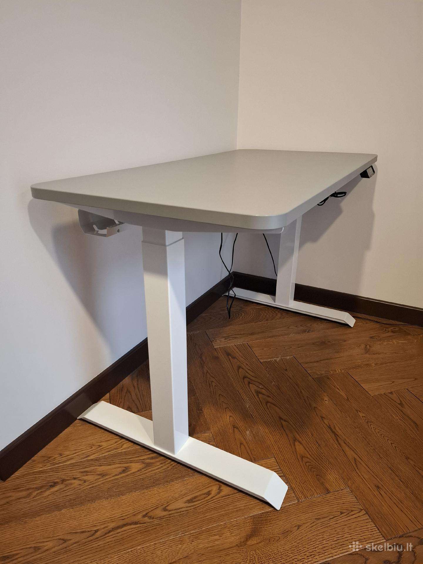 Parduodamas reguliuojamo aukščio Desktronic stalas