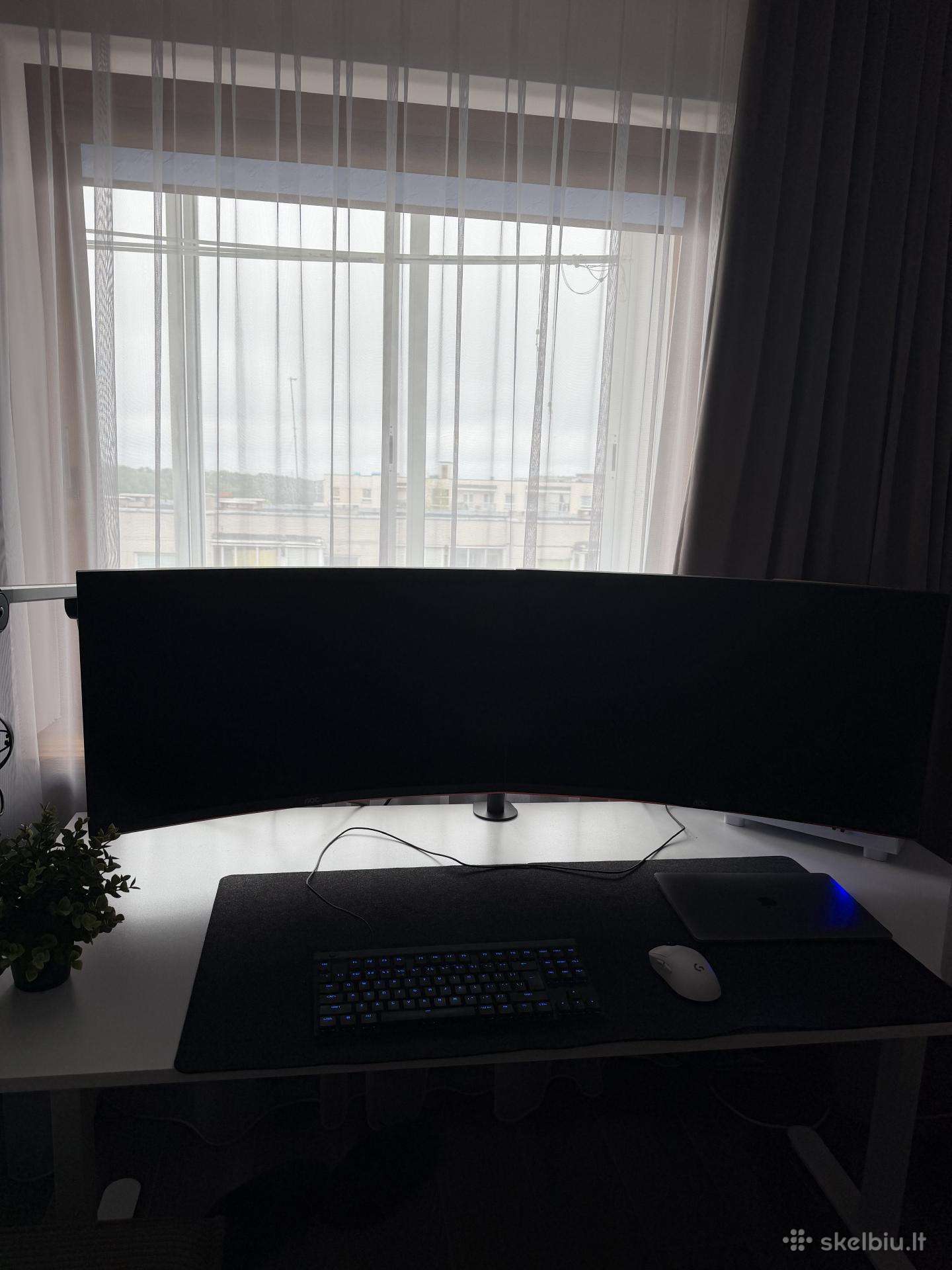 Parduodu 2x Aoc 32 240hz lenktus monitorius