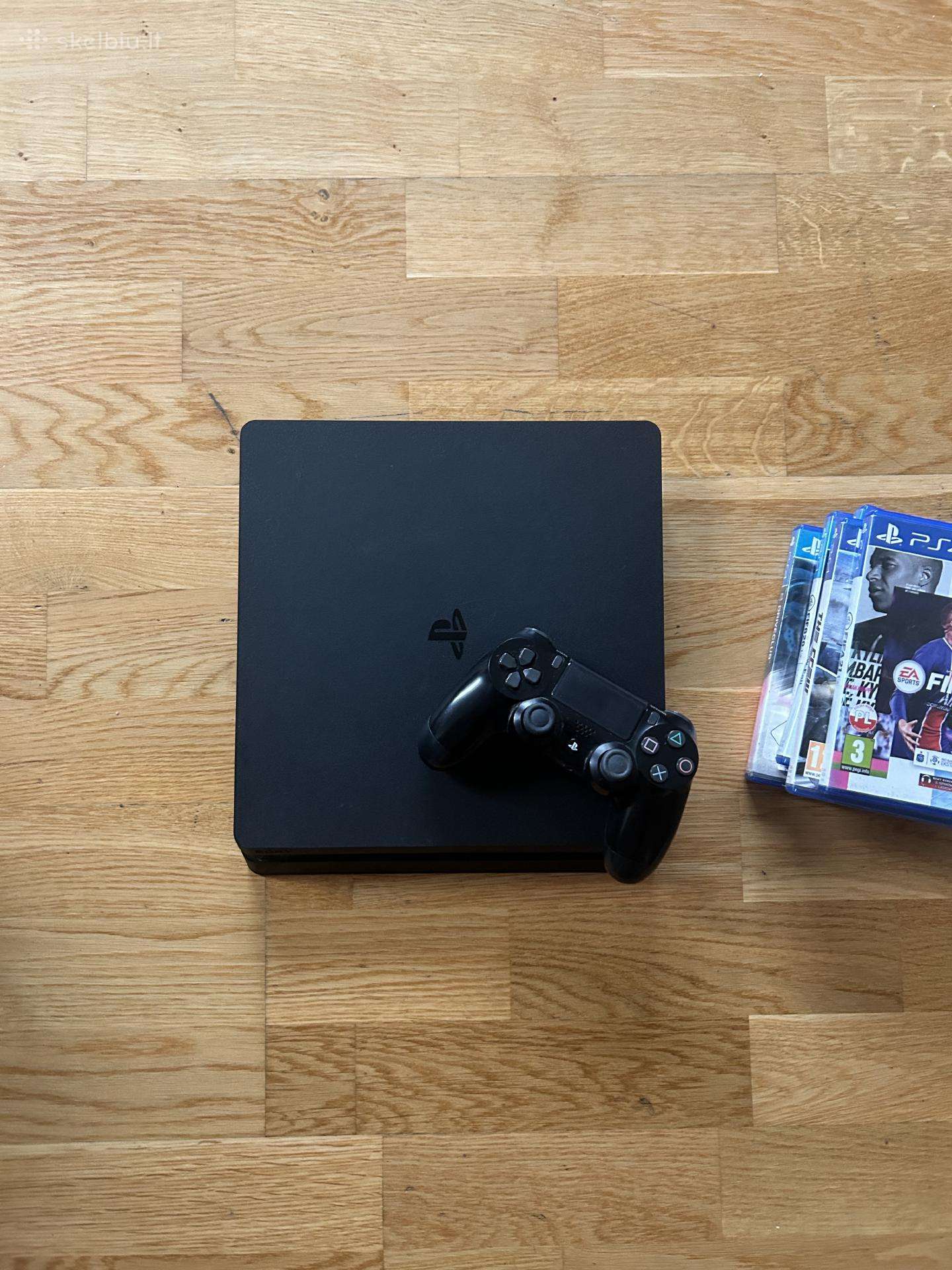 Playstation 4 slim