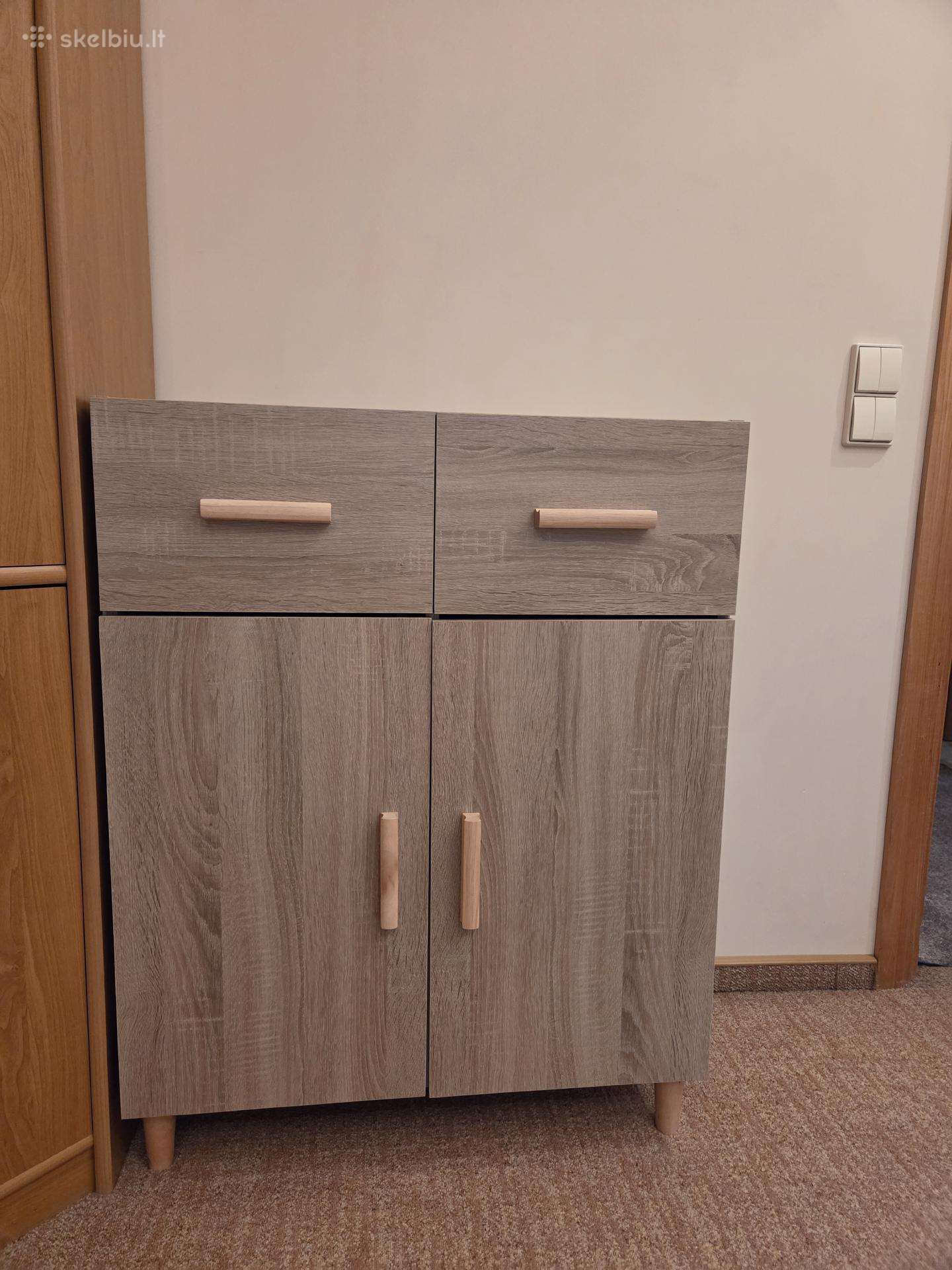 Parduodu ąžuolo spalvos spintelę