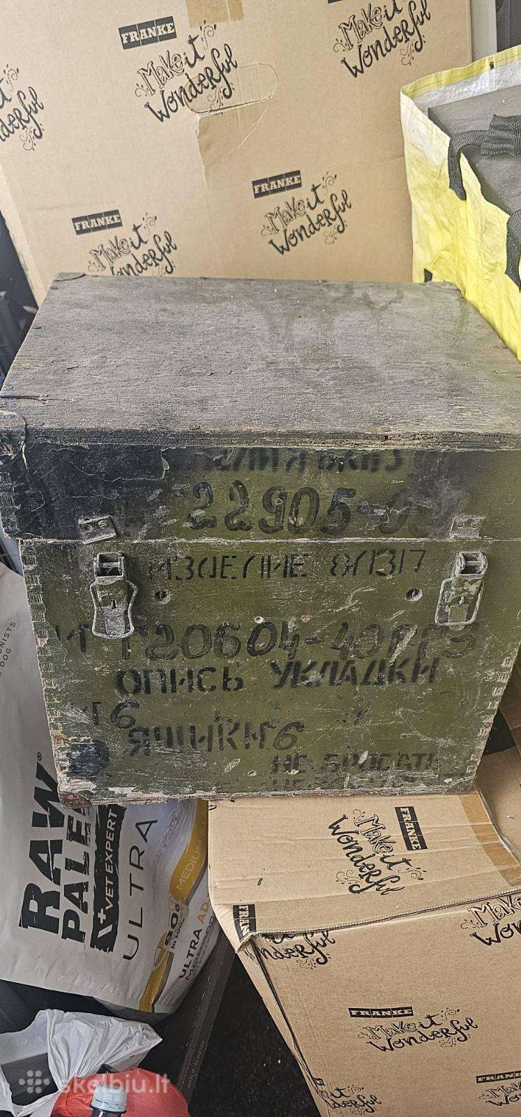 Autentiška sovietinė karinė dėžė su dokumentais