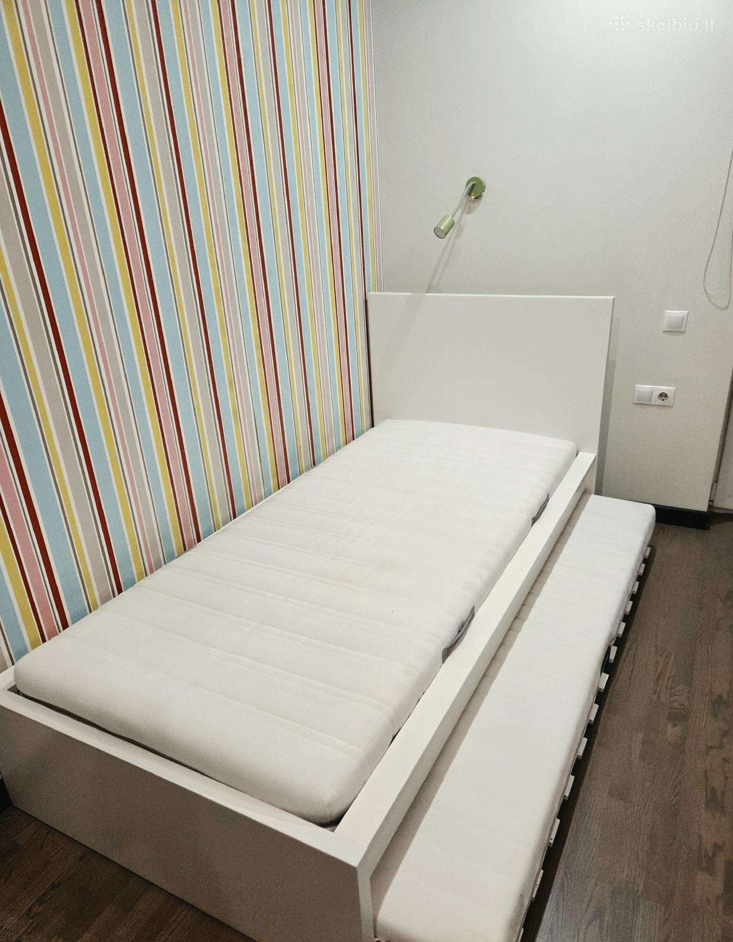 Lova 90x200+ištraukiama lova(su čiužiniais)