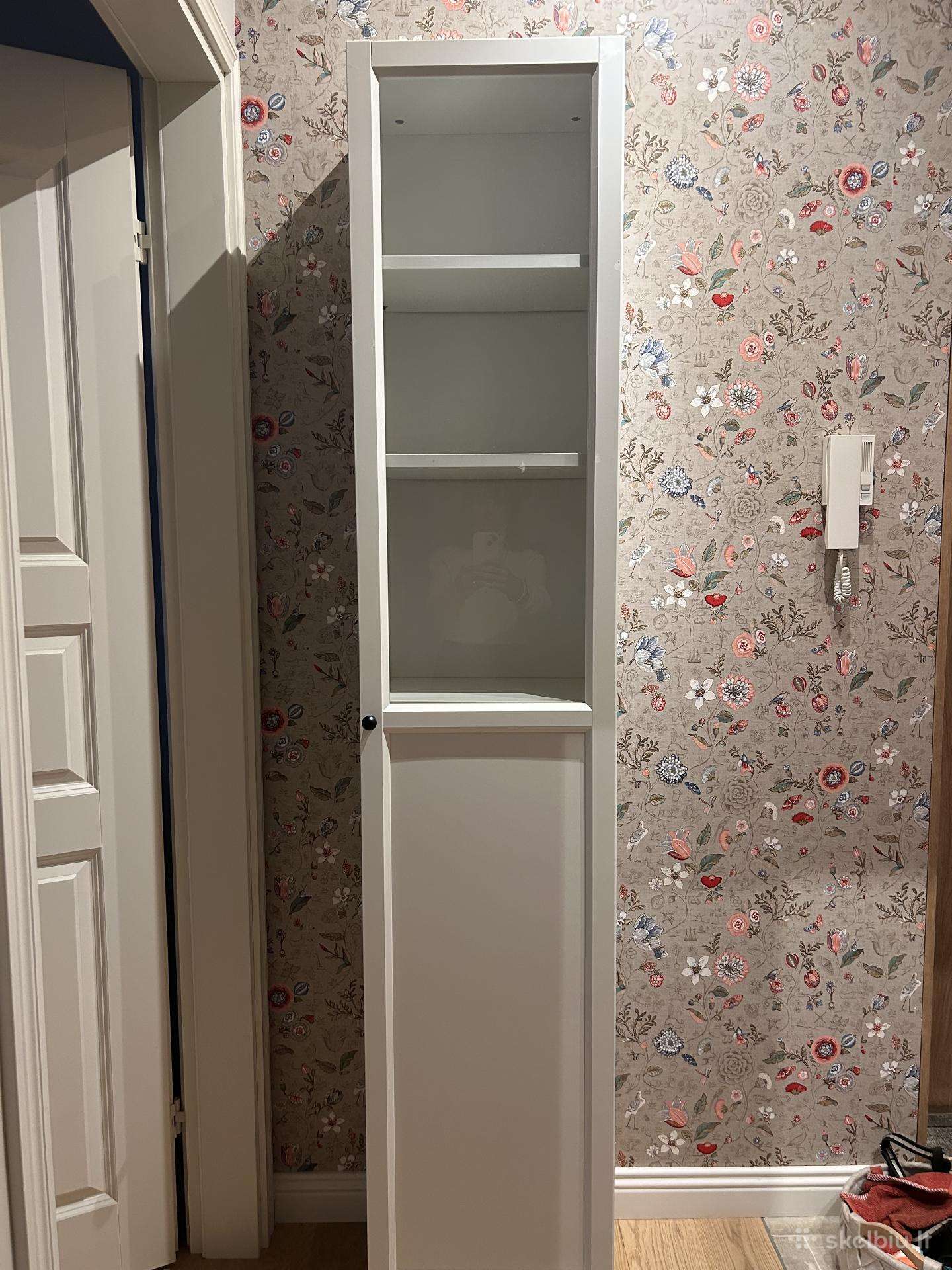 Ikea knygų lentyna su durelėmis