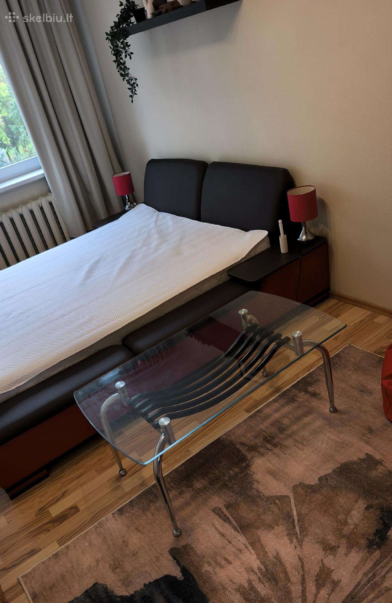 Stalas. Kavos staliukas. Žurnalinis staliukas