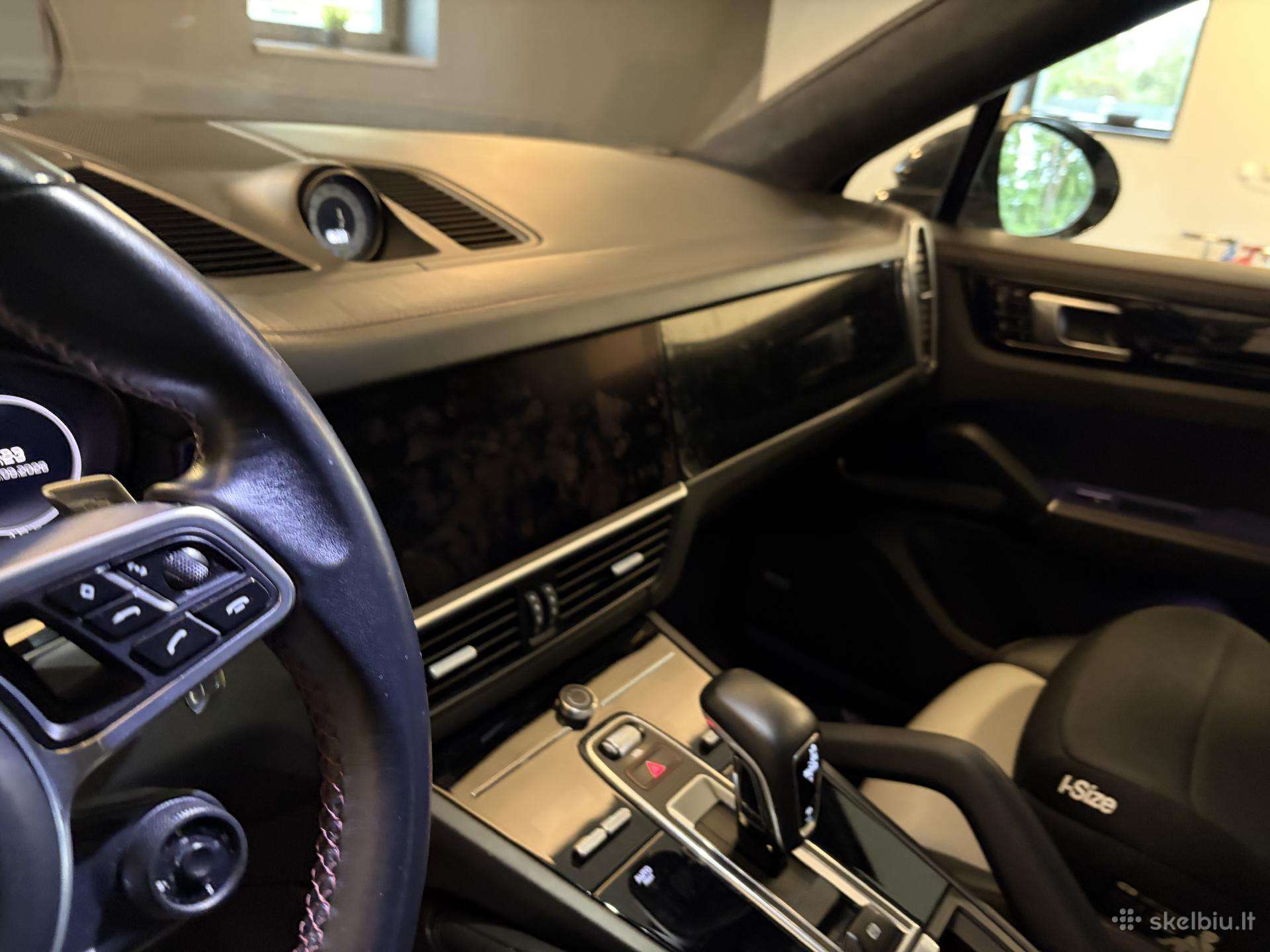 Porsche Cayenne keleivio ekranas