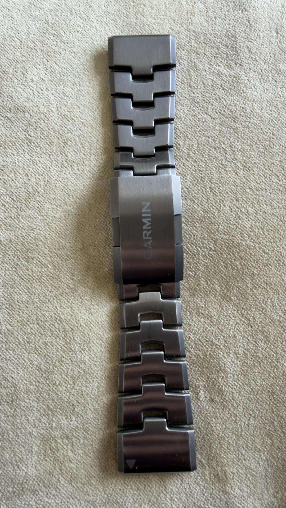 Garmin 26mm Vented Titanium Carbon Gray Dlc