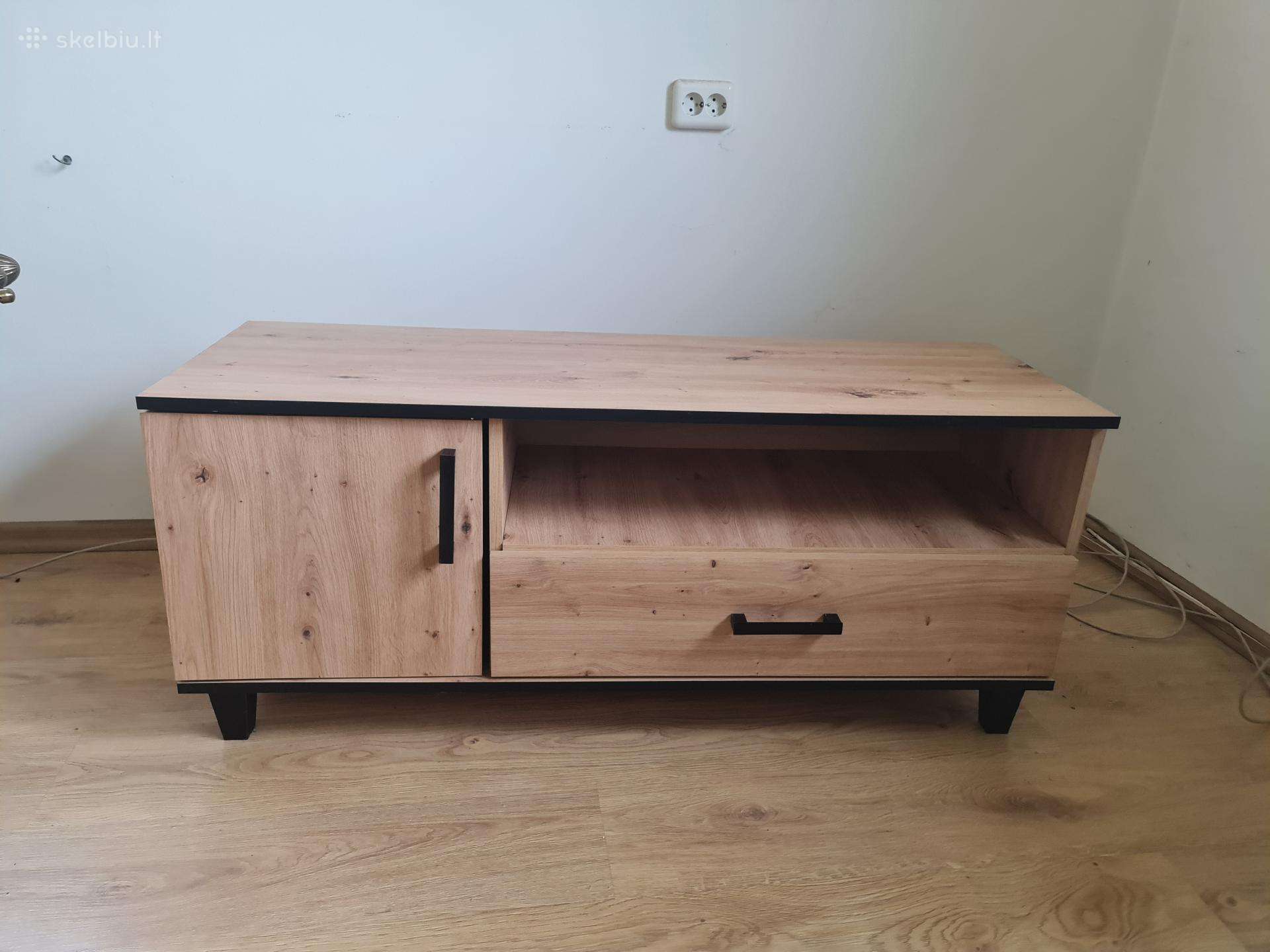 Televizoriu spintele geros būklės