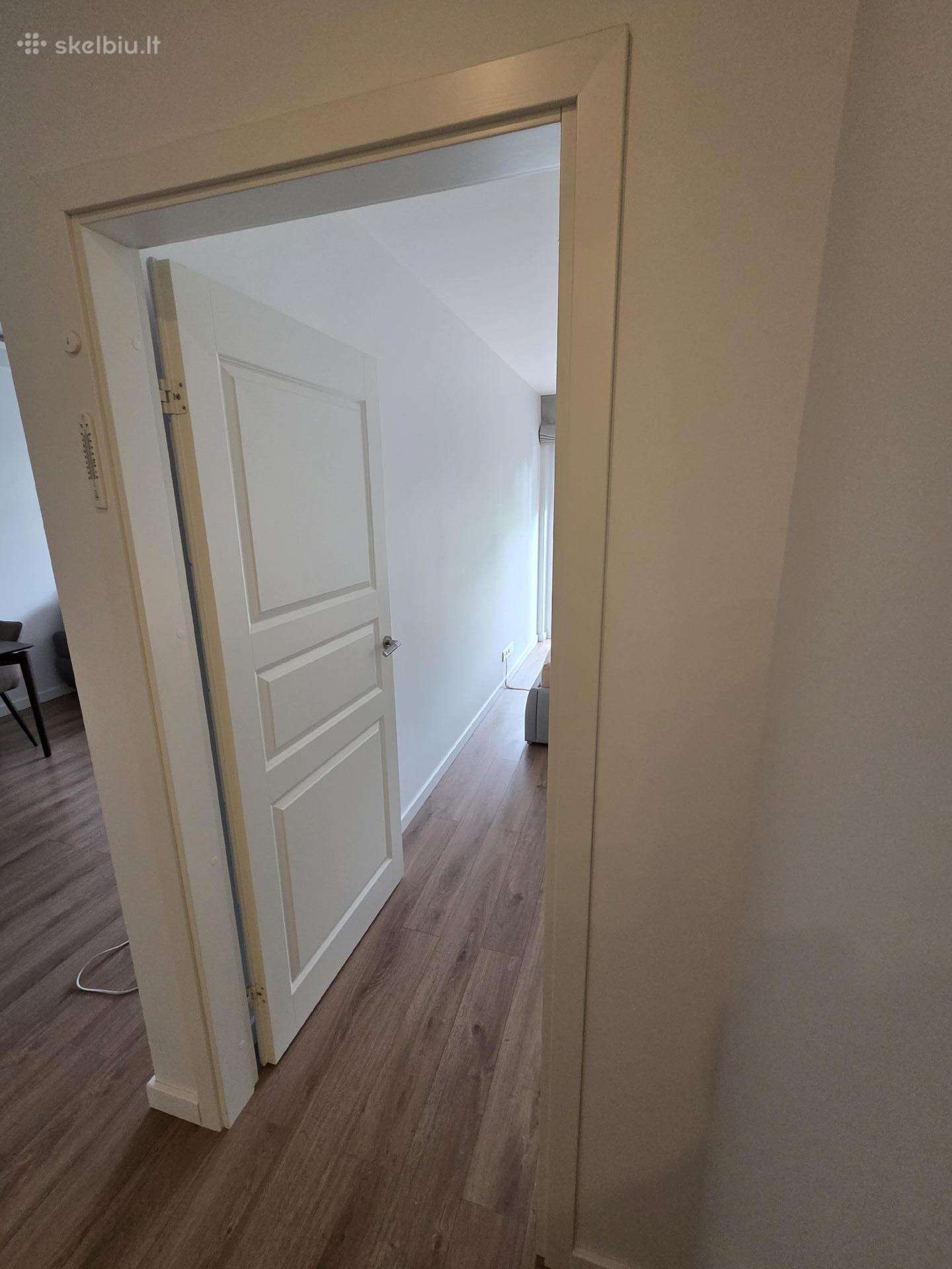 Vidinės durys su staktom ir apvadais