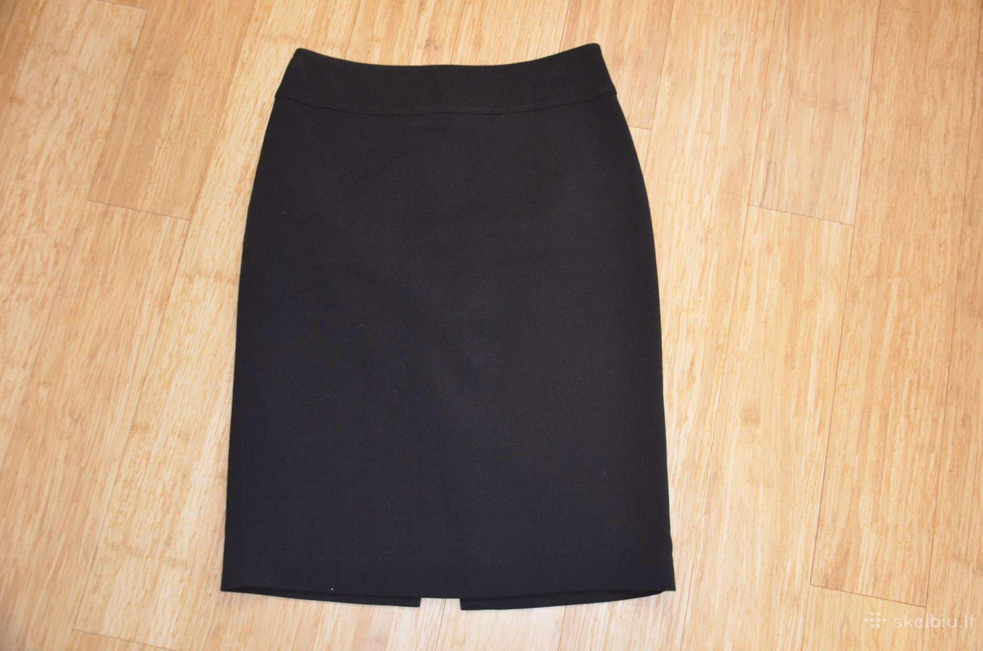 Klasikinis juodas sijonas 36 dydzio4€