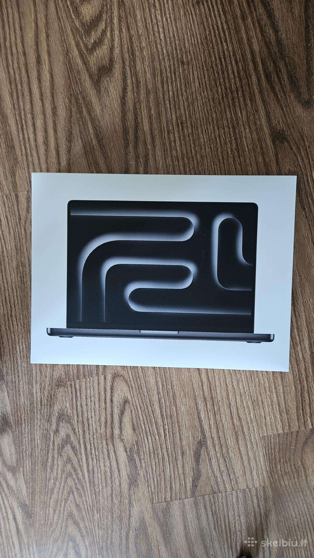 MacBook Pro M5 dėžė