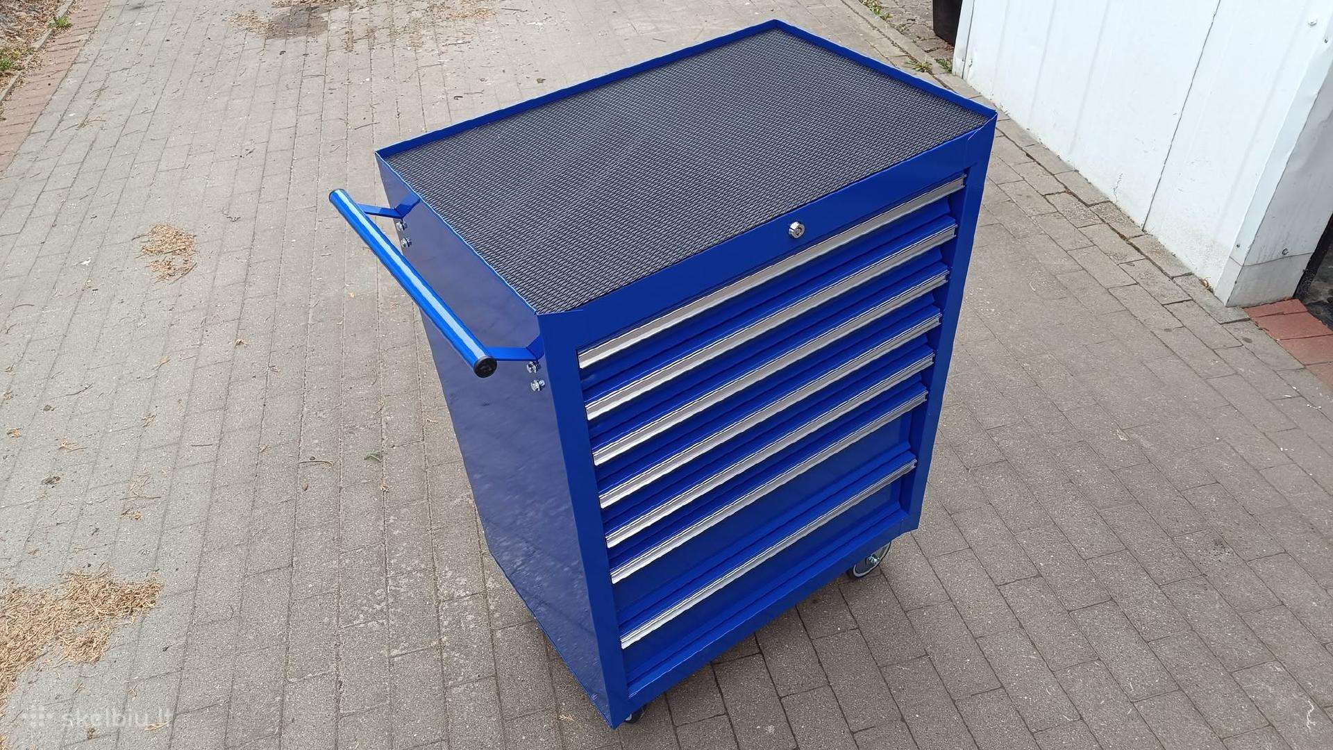 Serviso irankiu vezimelis ir metalinis darbastalis