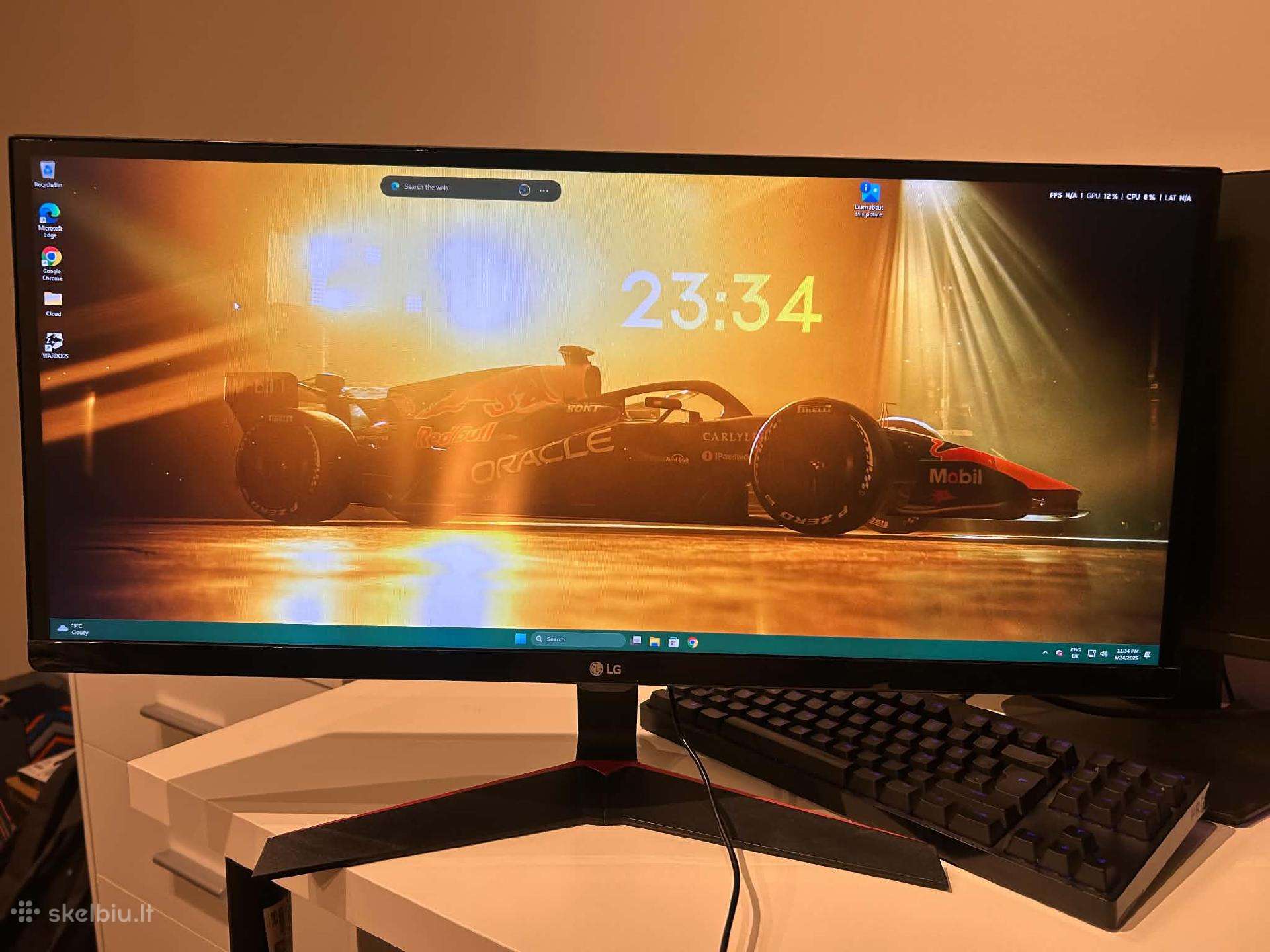 Du monitoriai LG 29 colių ir Dell 23 colių