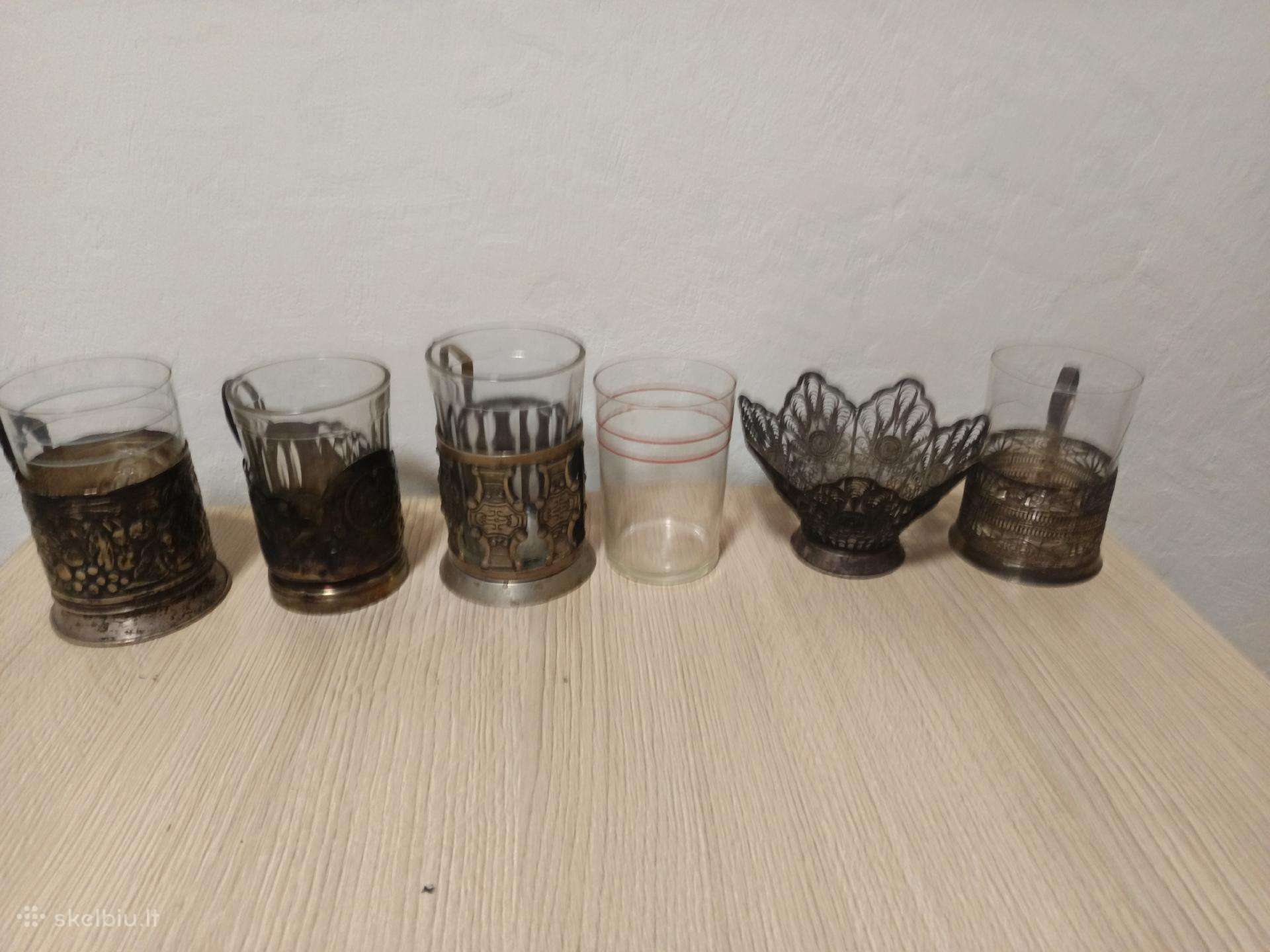 Antikvariniai stiklai su padėkliukais