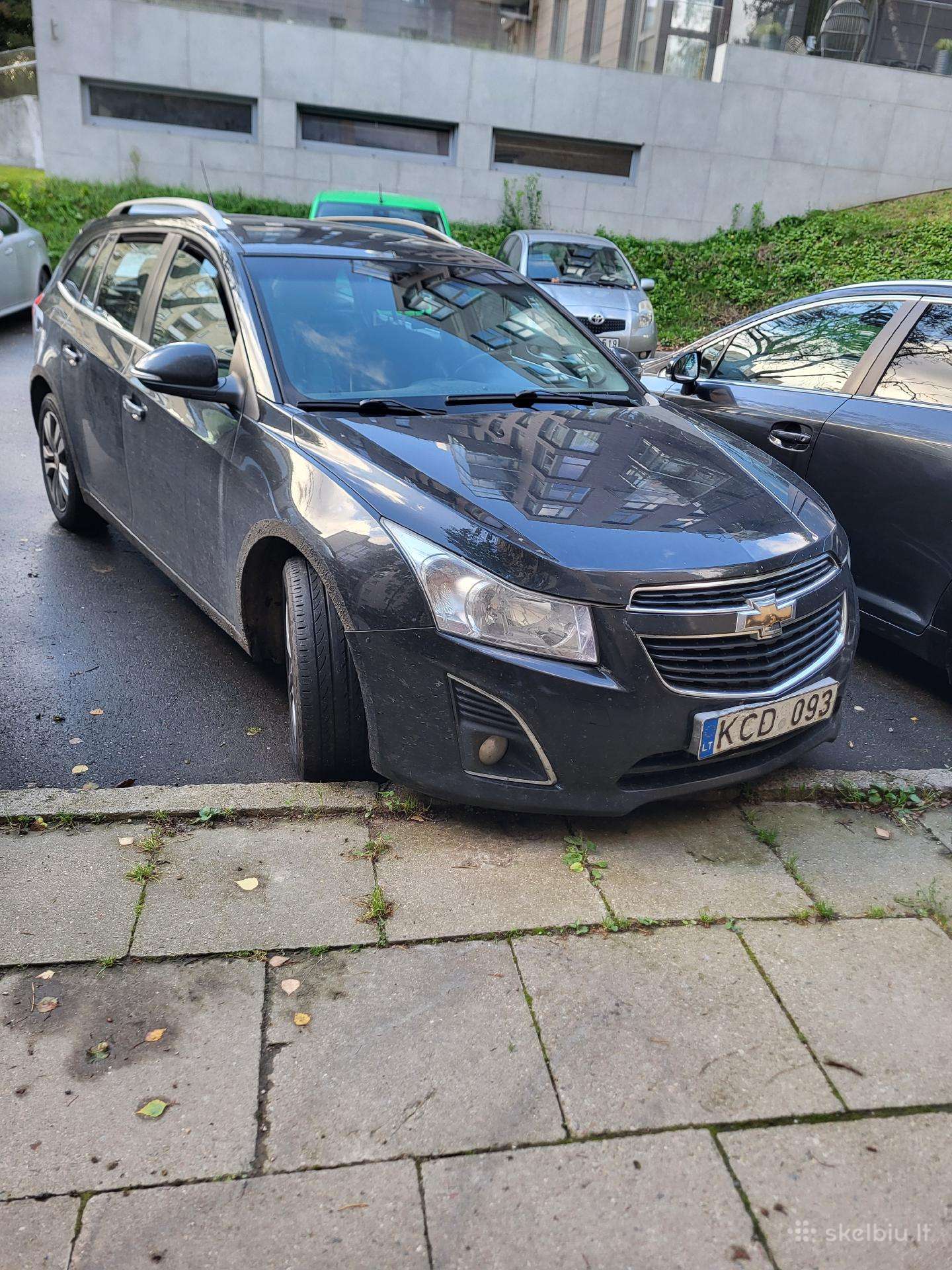 Parduodu iskirtines komlektacijos auto