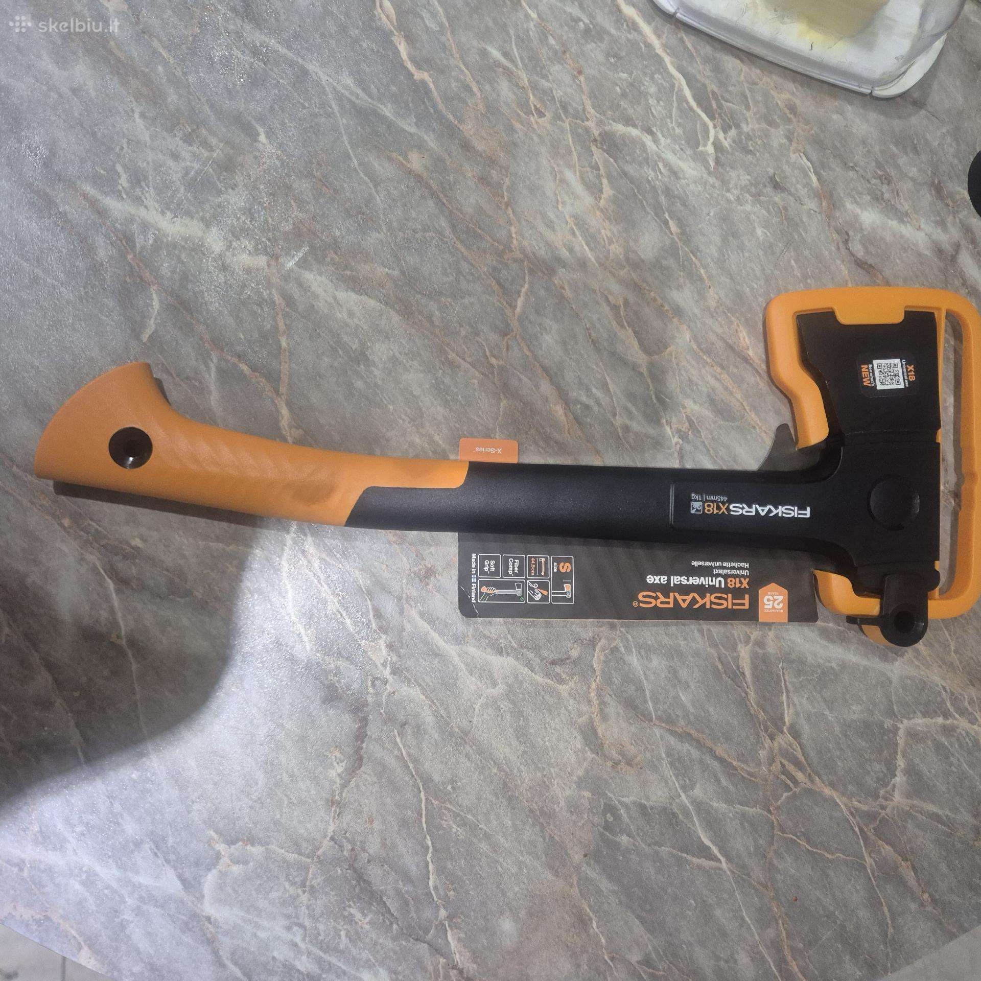 Parduodu Fiskars X-series X18 kirvį