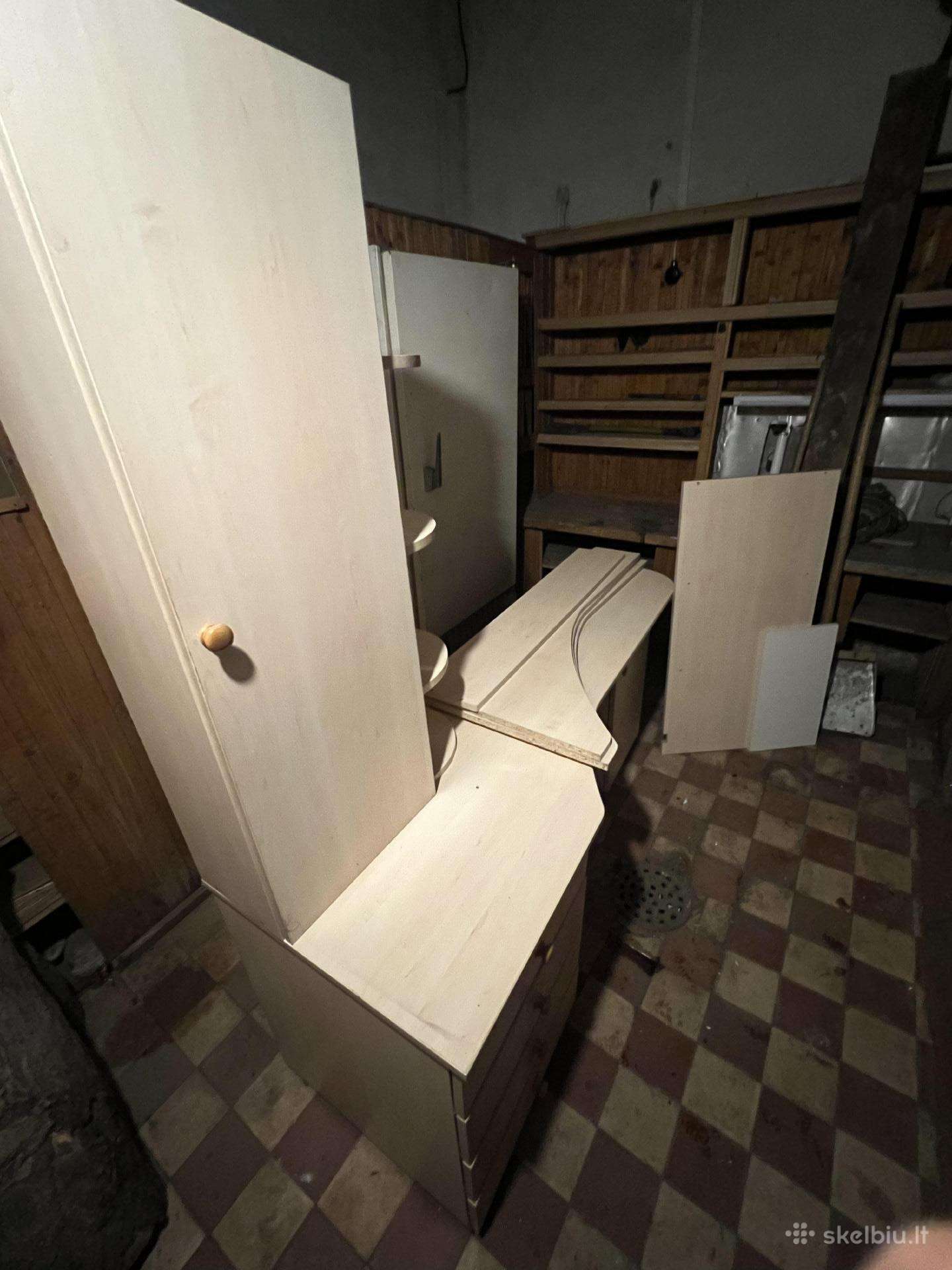 Stalas, spintelė, stalčiai, lentynos