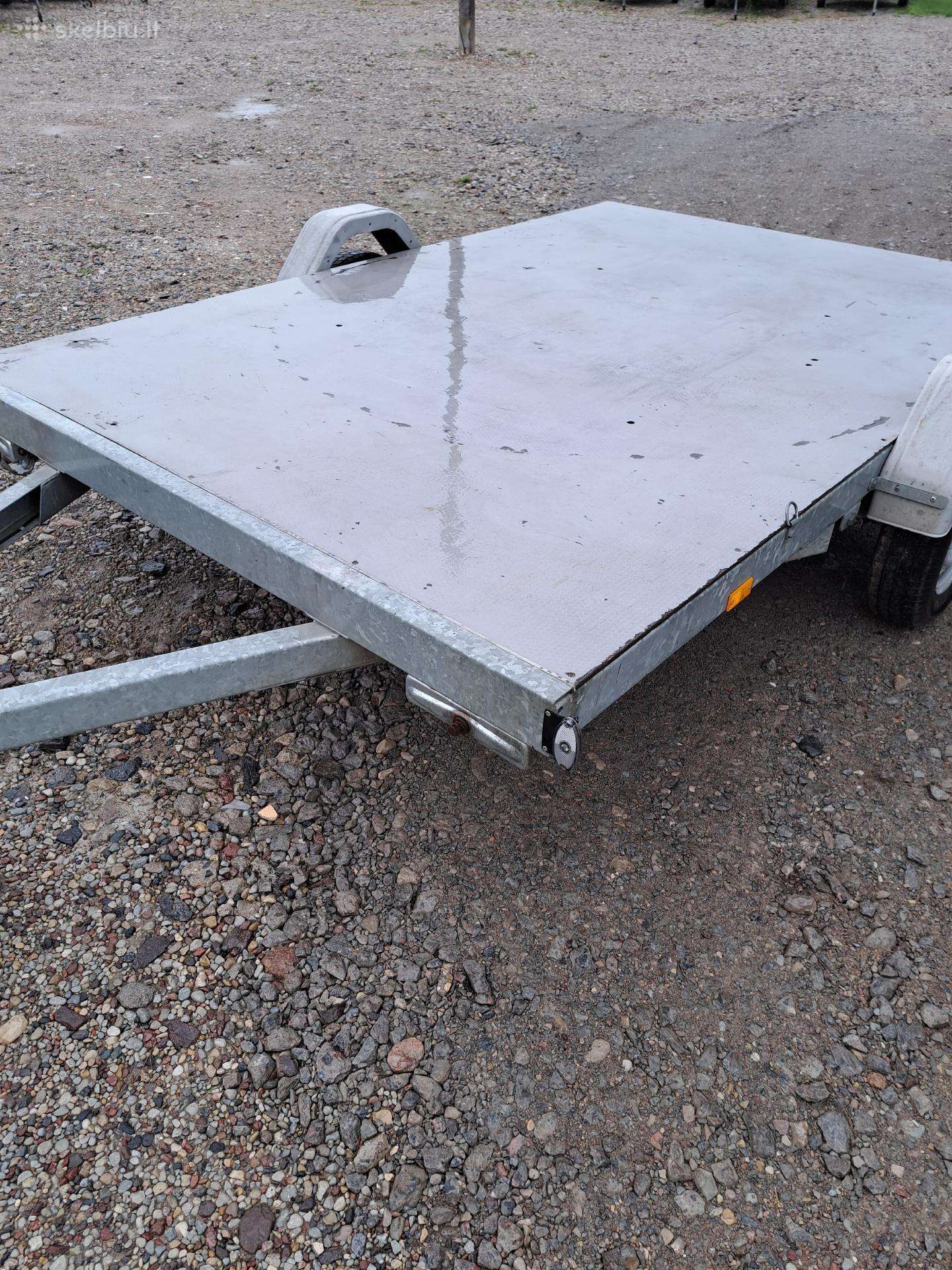 Tauras, passenger car trailers