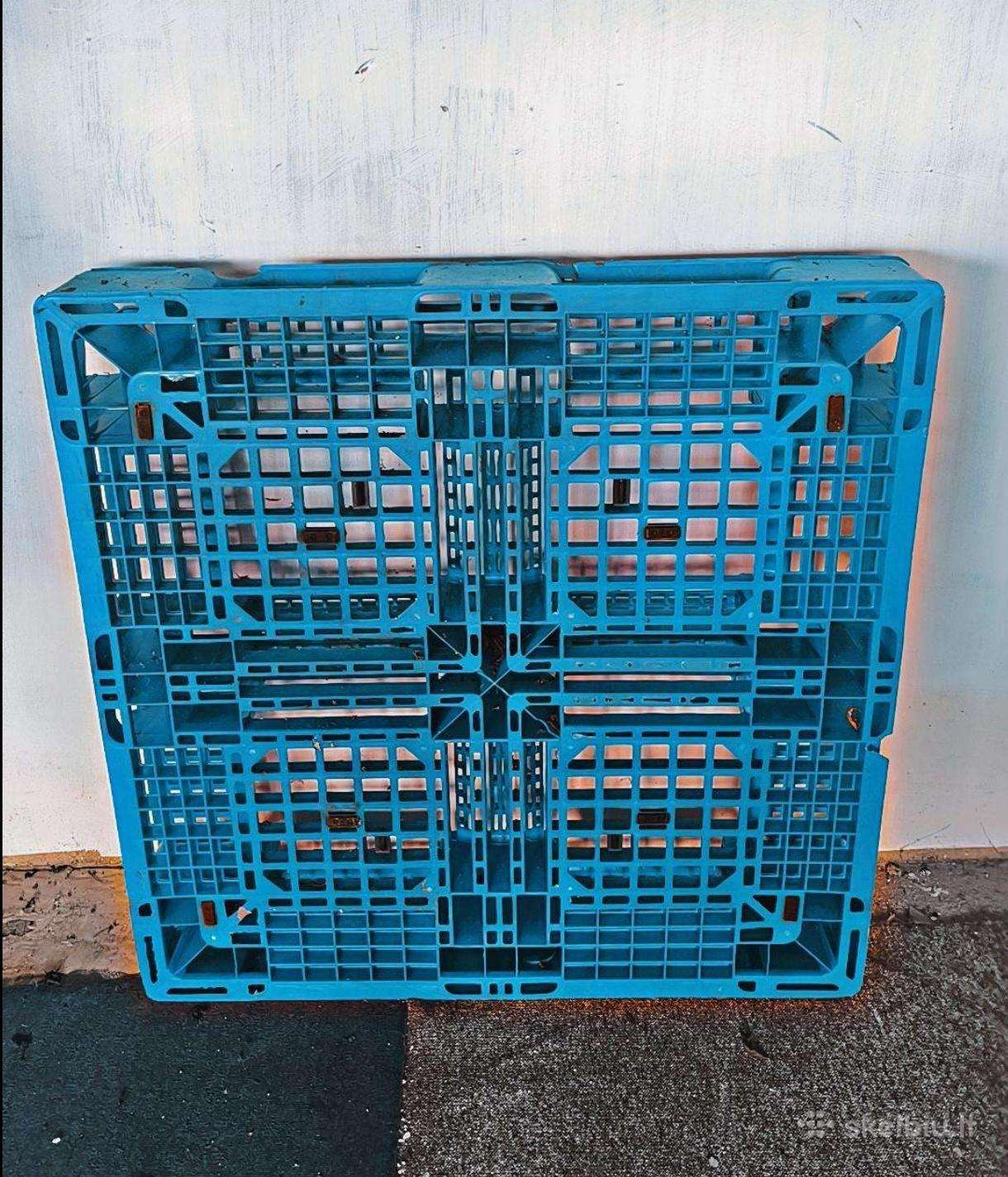 Plastikiniai padėklai 110x110 cm