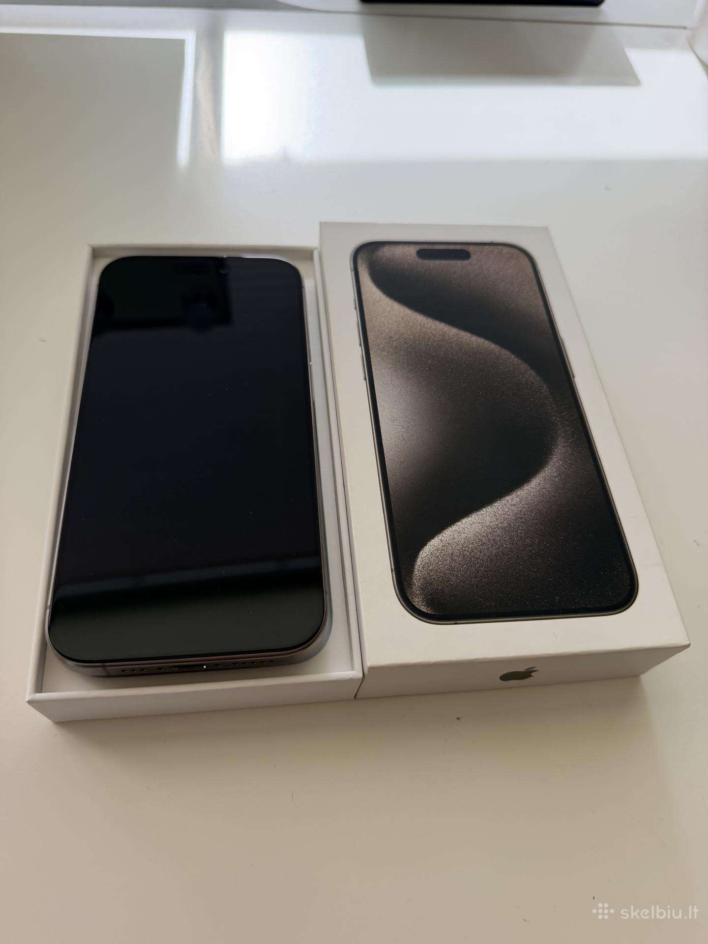 iPhone 15 Pro 256 GB Natural Titanium + 7 dėklai