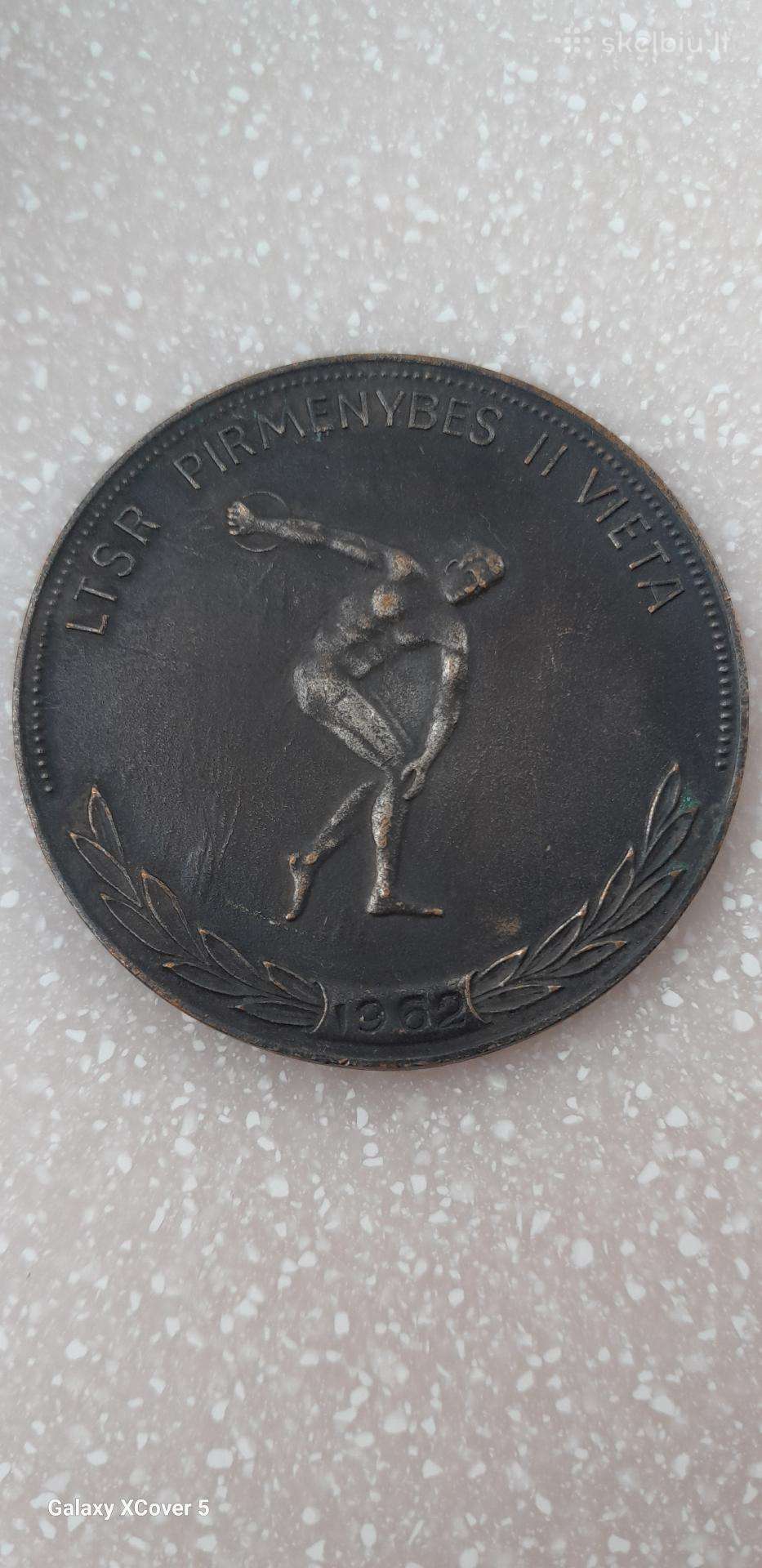 Stalo medalis " Ltsr Pirmenybės II Vieta" 1962m.