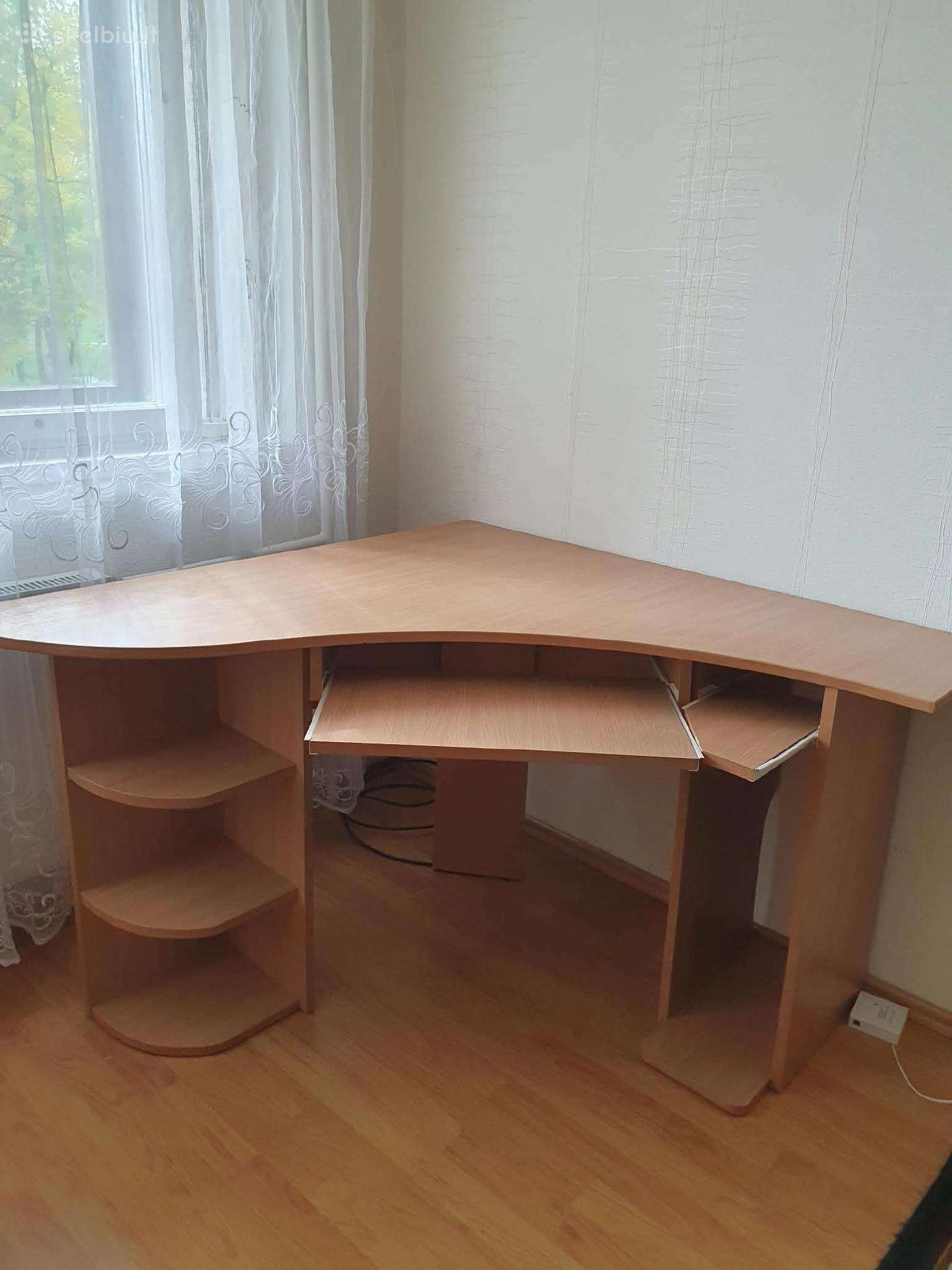 Darbo rašomas stalas kampinis