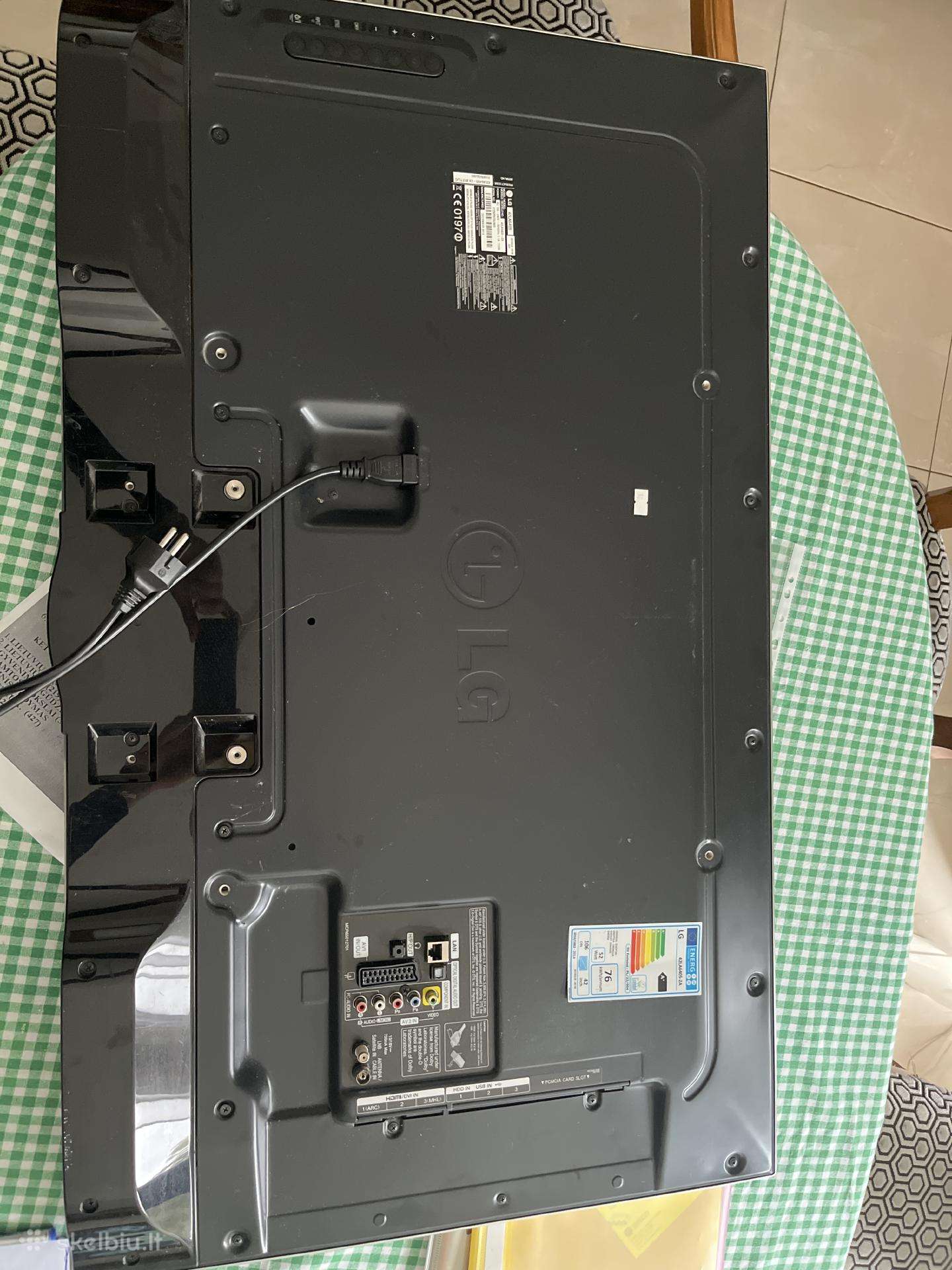 LG 42 defektas