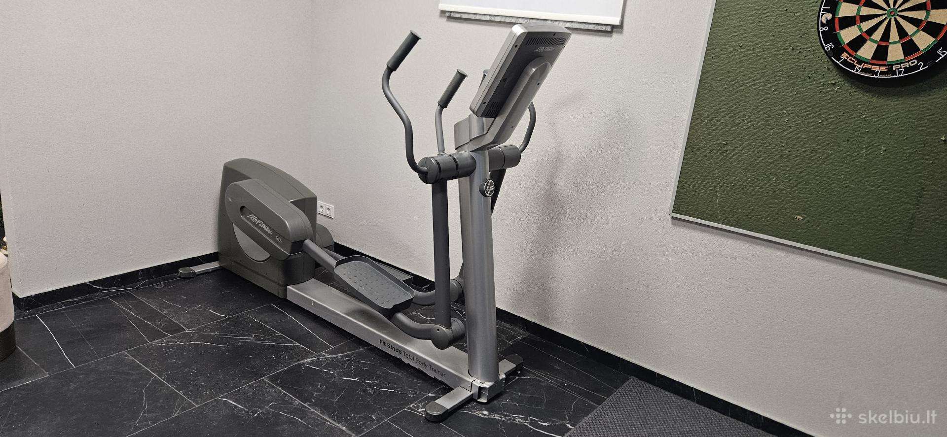 Profesionalus elipsinis treniruoklis Life Fitness