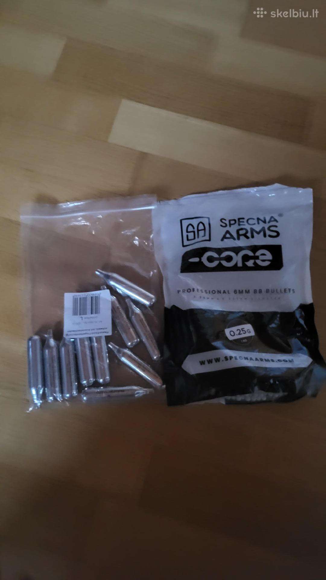 10 co² balionelių ir maišas airsoft šratų