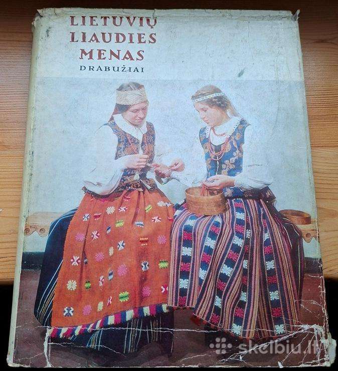 Knyga 1974m. Lietuvių liaudies menas. Drabužiai