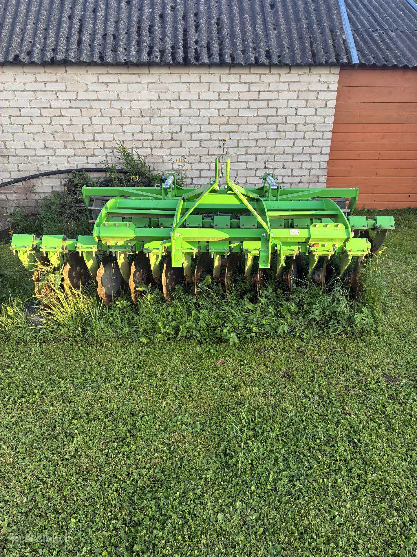 Bomet 2.7m skutikas ir 3 kubu bačka