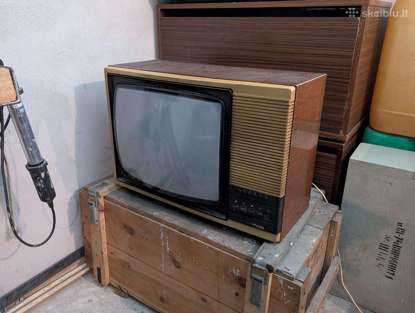 Antikvarinis kineskopinis Tauras televizorius.