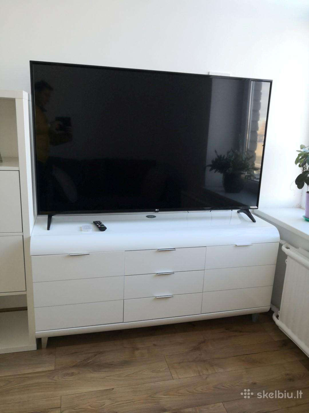 Balta tvirta TV komoda staliukas konsole