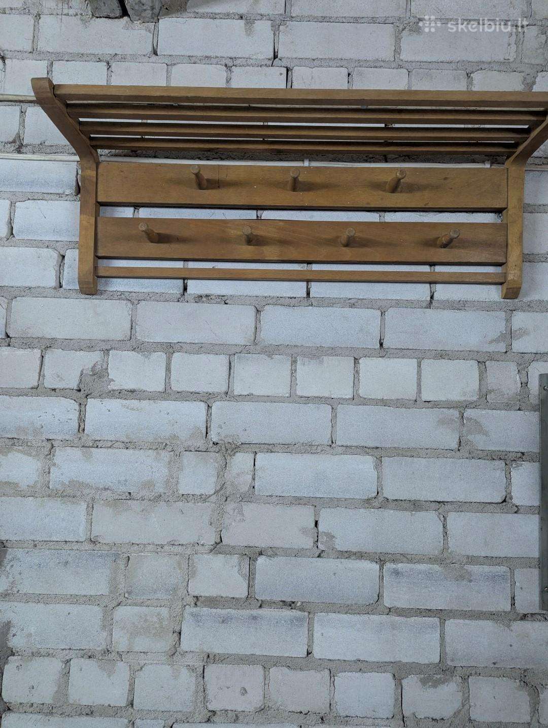 Klasikinė medinė prieškambario kabykla - lentyna