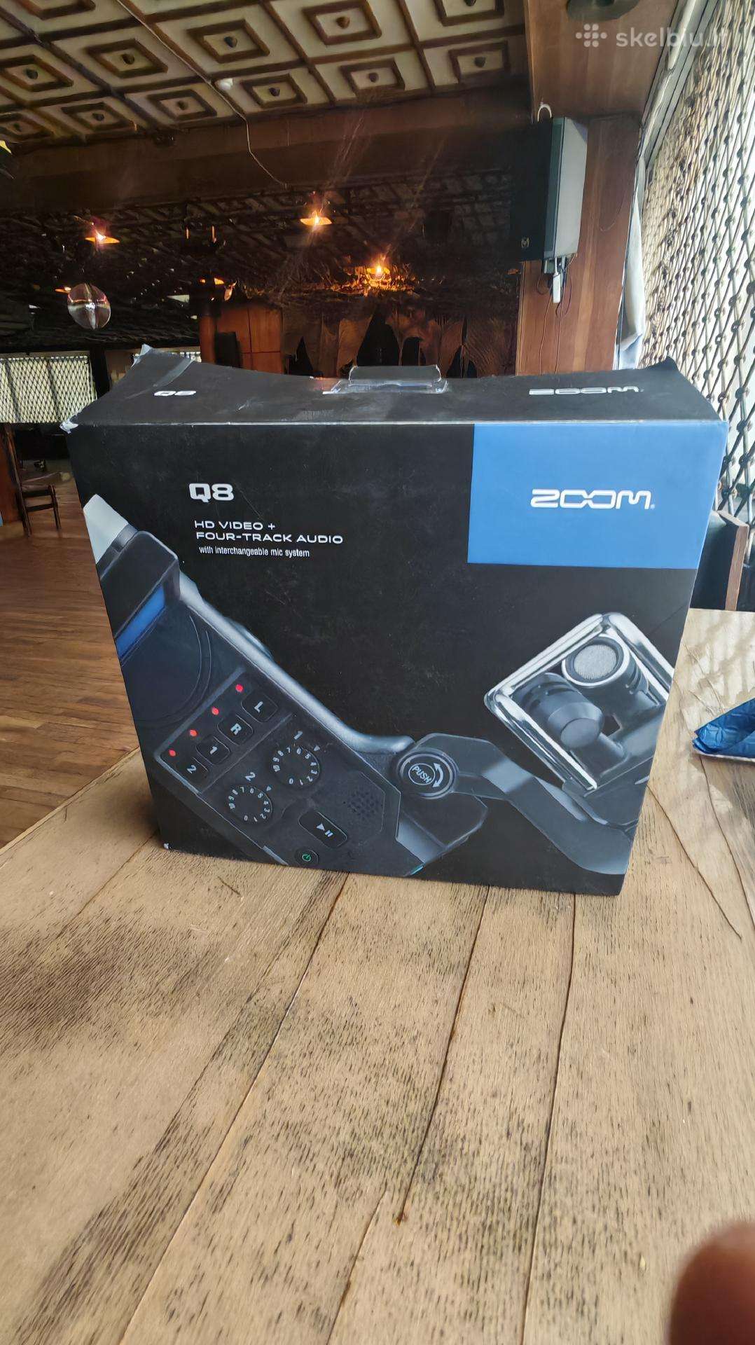 Zoom Q8