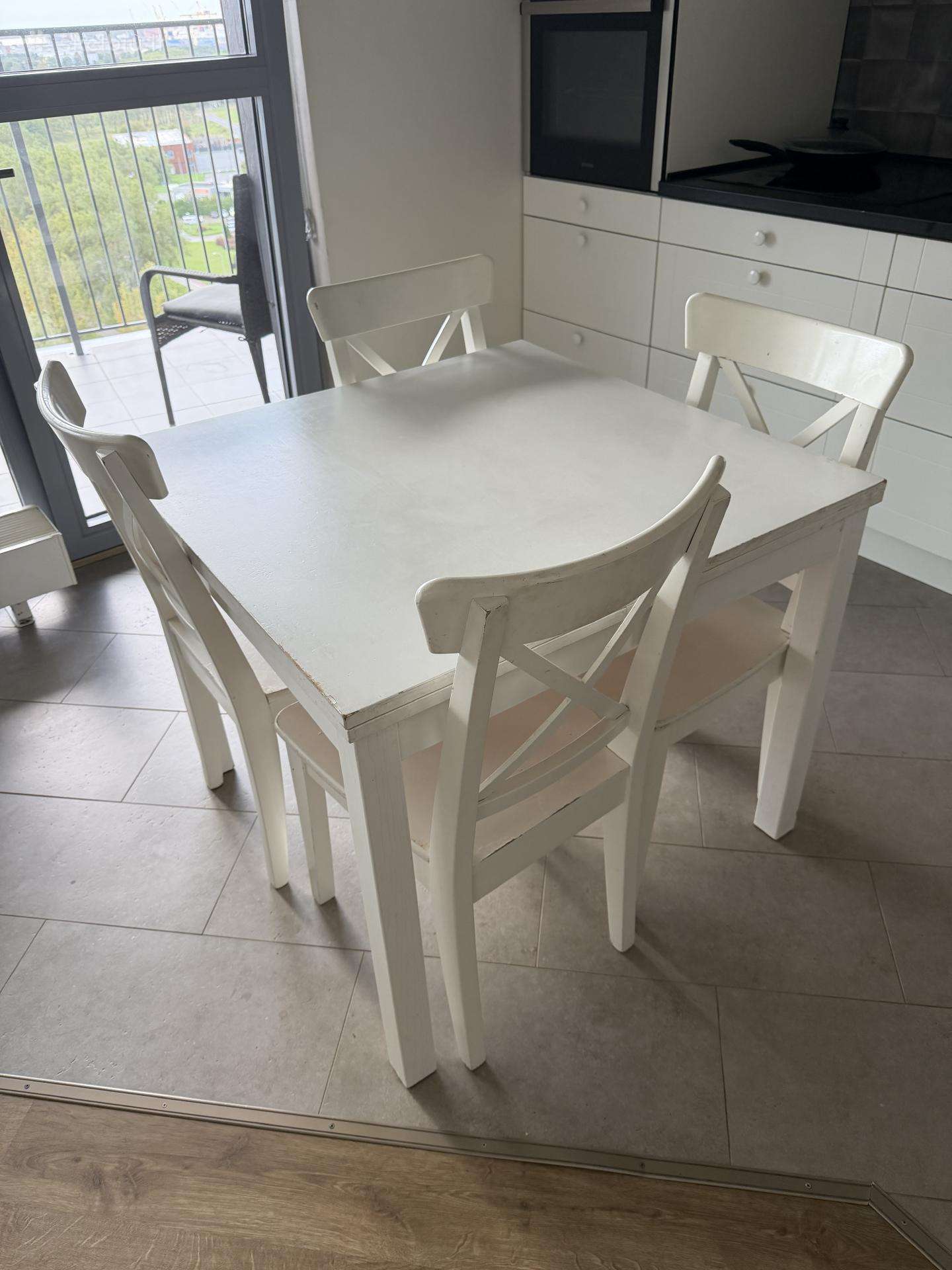 Ikea valgomojo stalas su kėdėmis