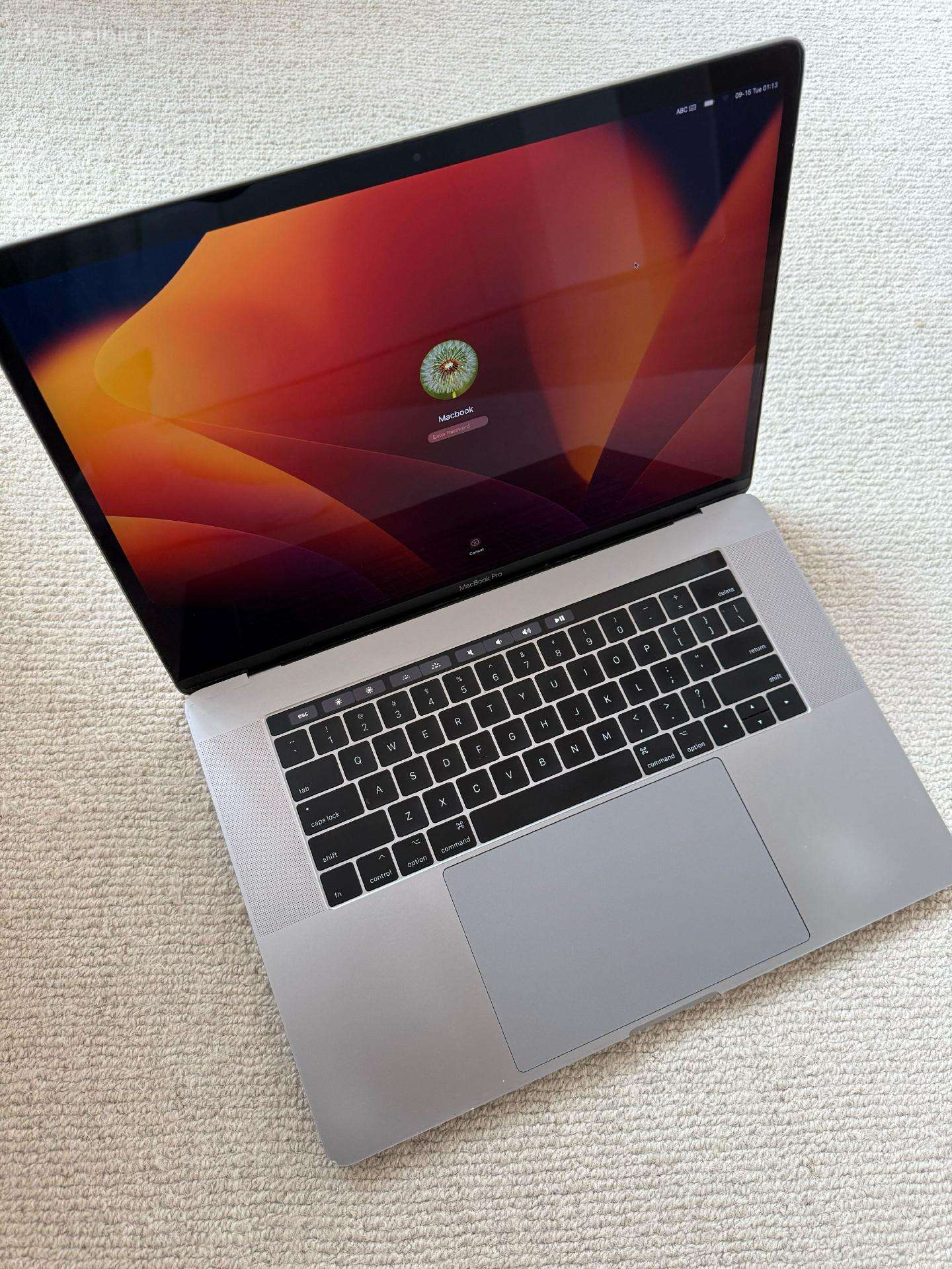 Apple MacBook Pro 15 Touch Bar, i7, 16 GB, 1tb