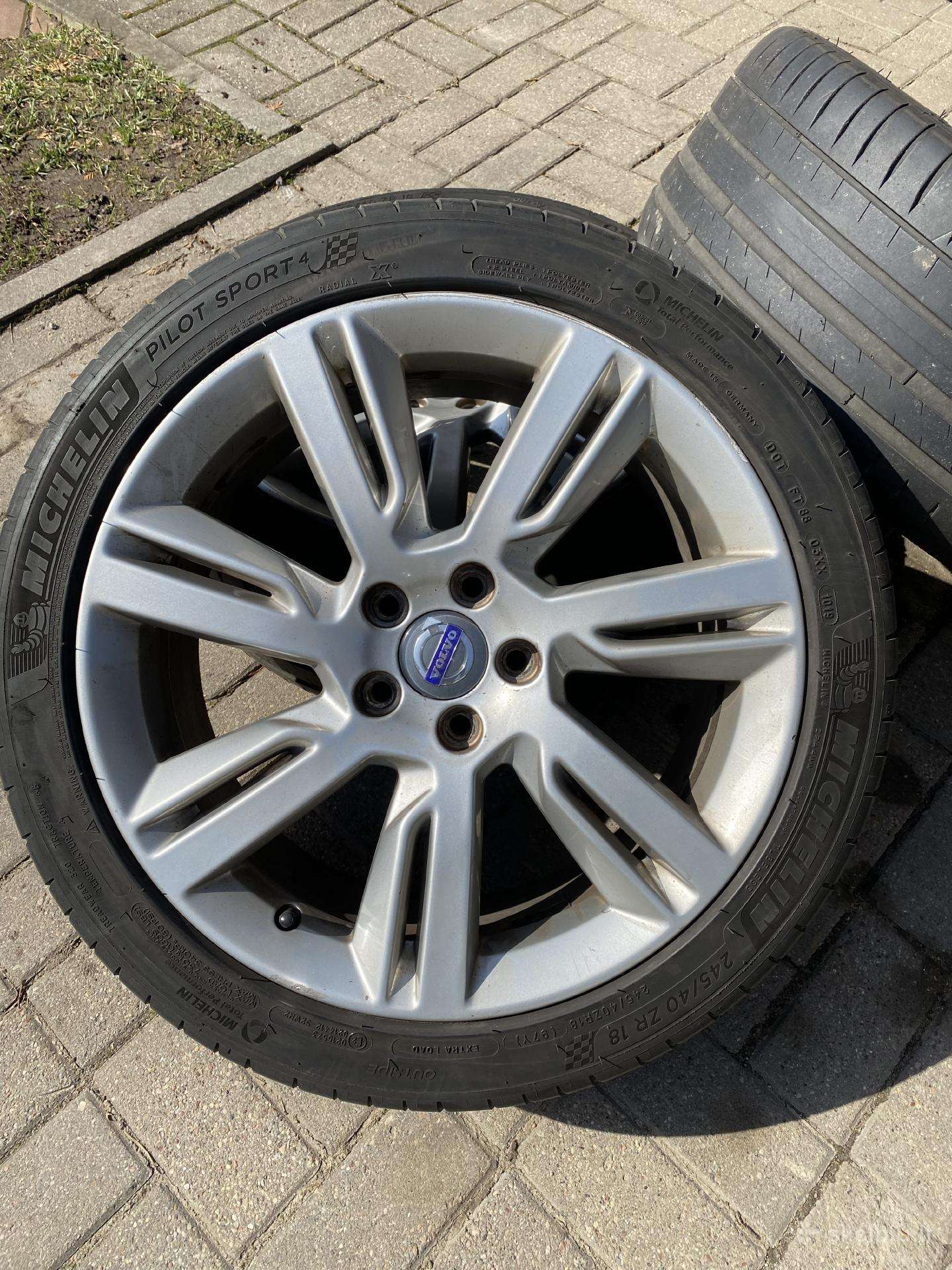 Volvo r18 originalūs ratlankiai su padangom