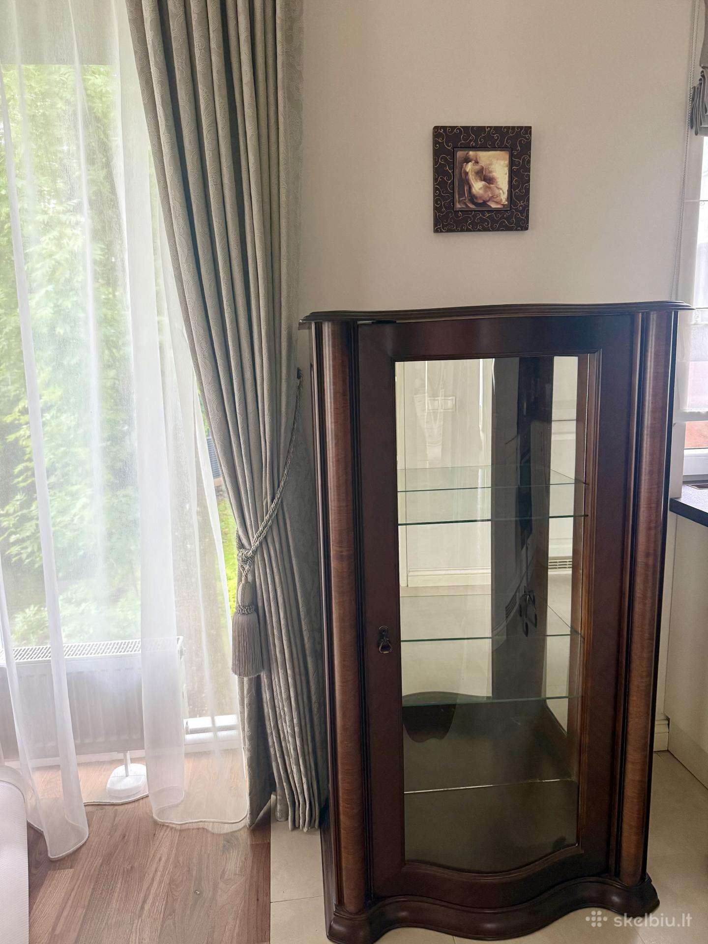Antikvarinė Art Deco vitrininė spintelė-indauja