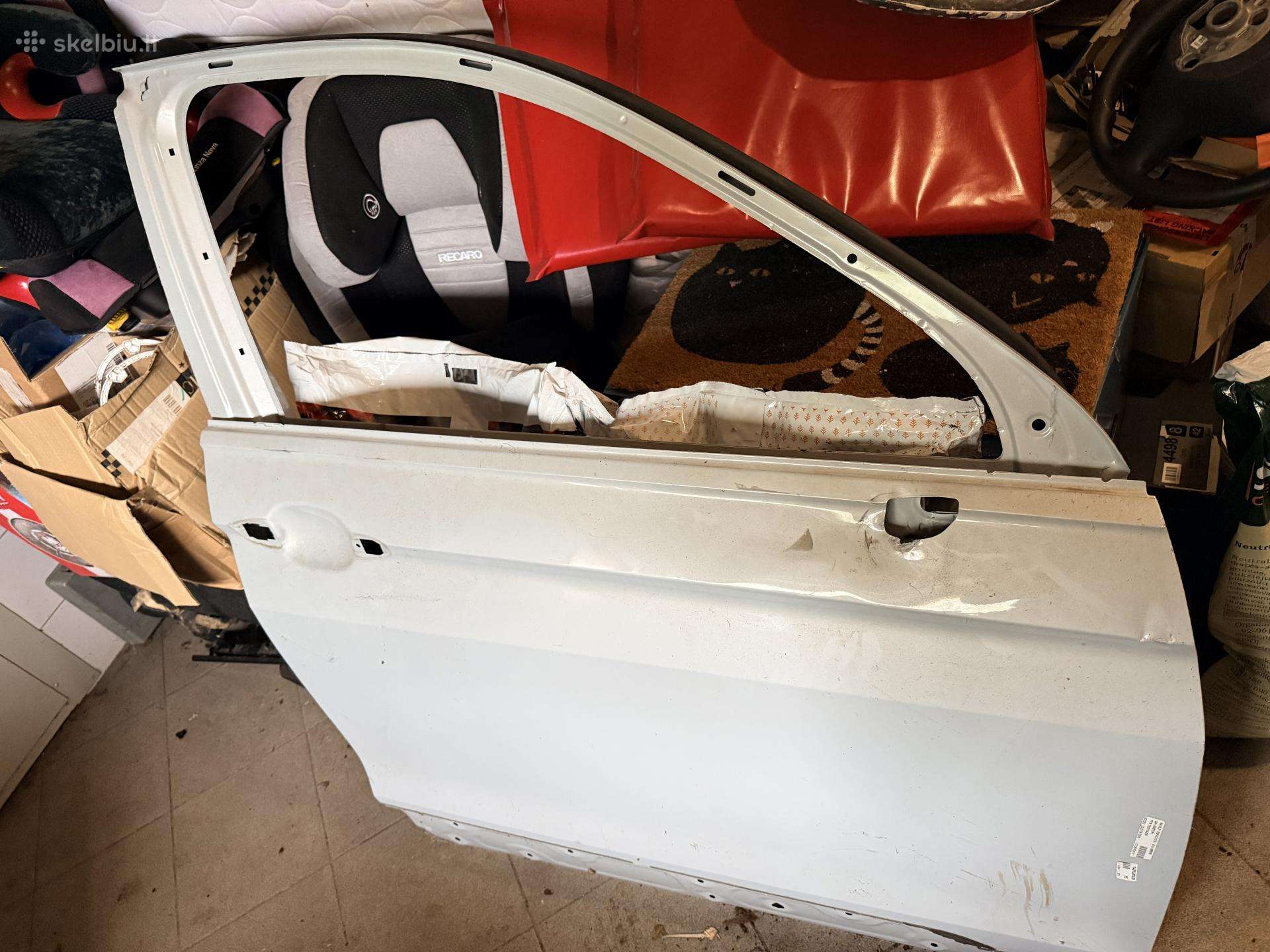 Tiguan allspace 2022 keleivio pusės durys