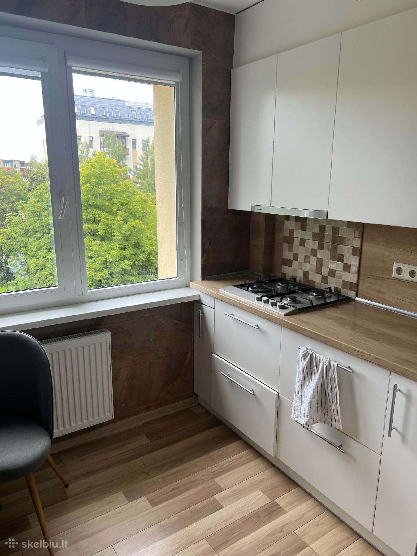 Išnuomojamas dalinai apstatytas 4 kambarių butas