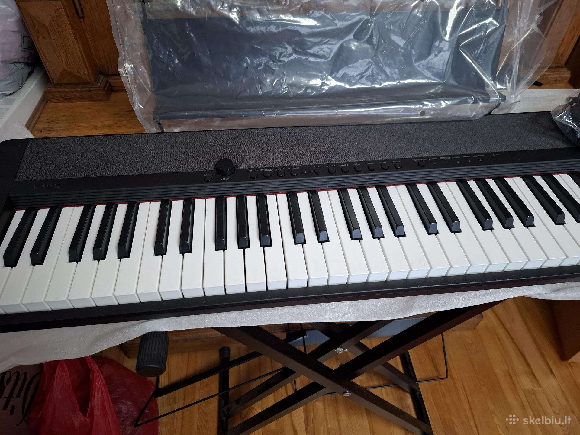 Naujas sintezatorius Casio Ct S1 iš ekspozicijos