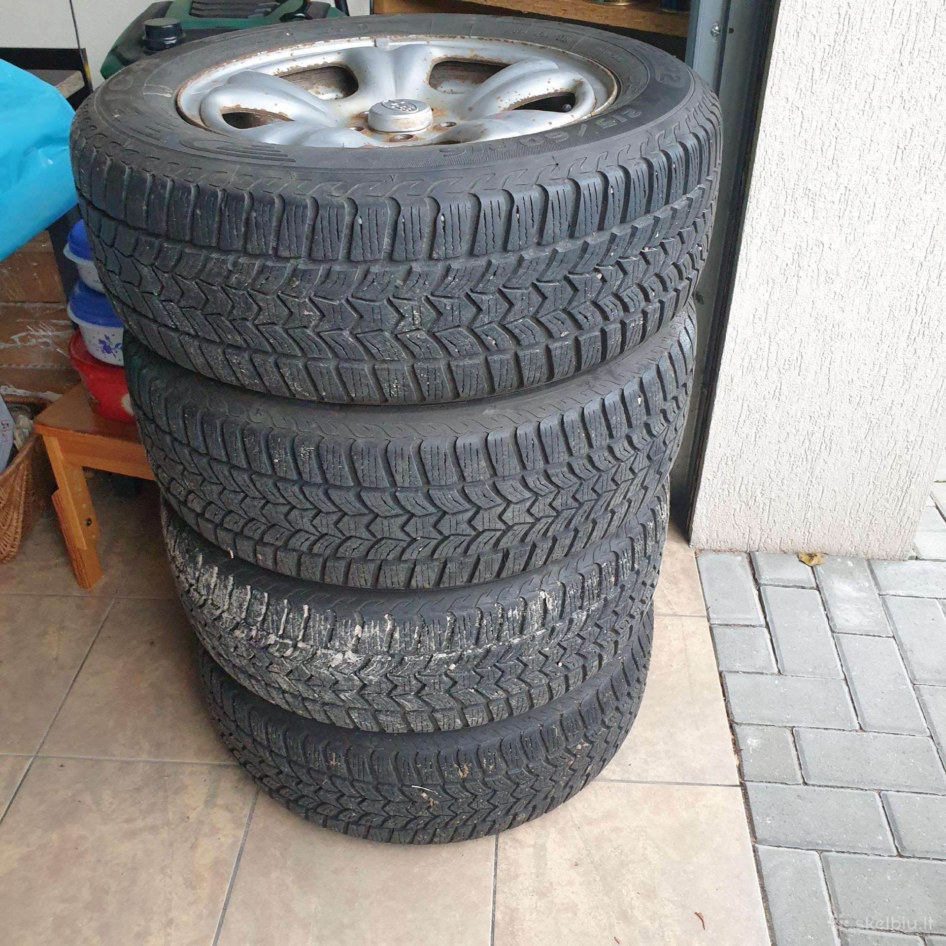 Naudotos universalios padangos Debica 215/60 R16