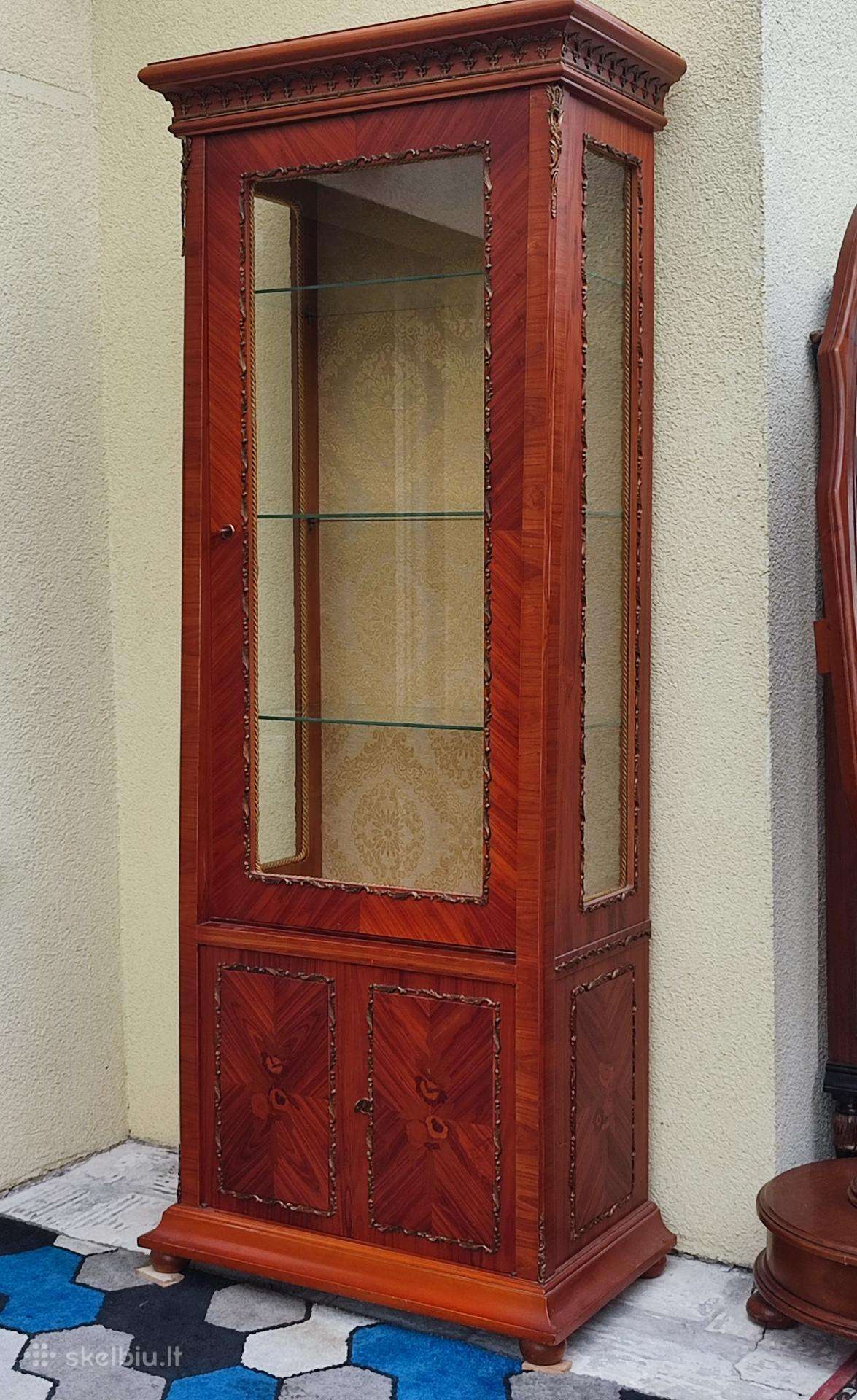 Vintažinė vitrina