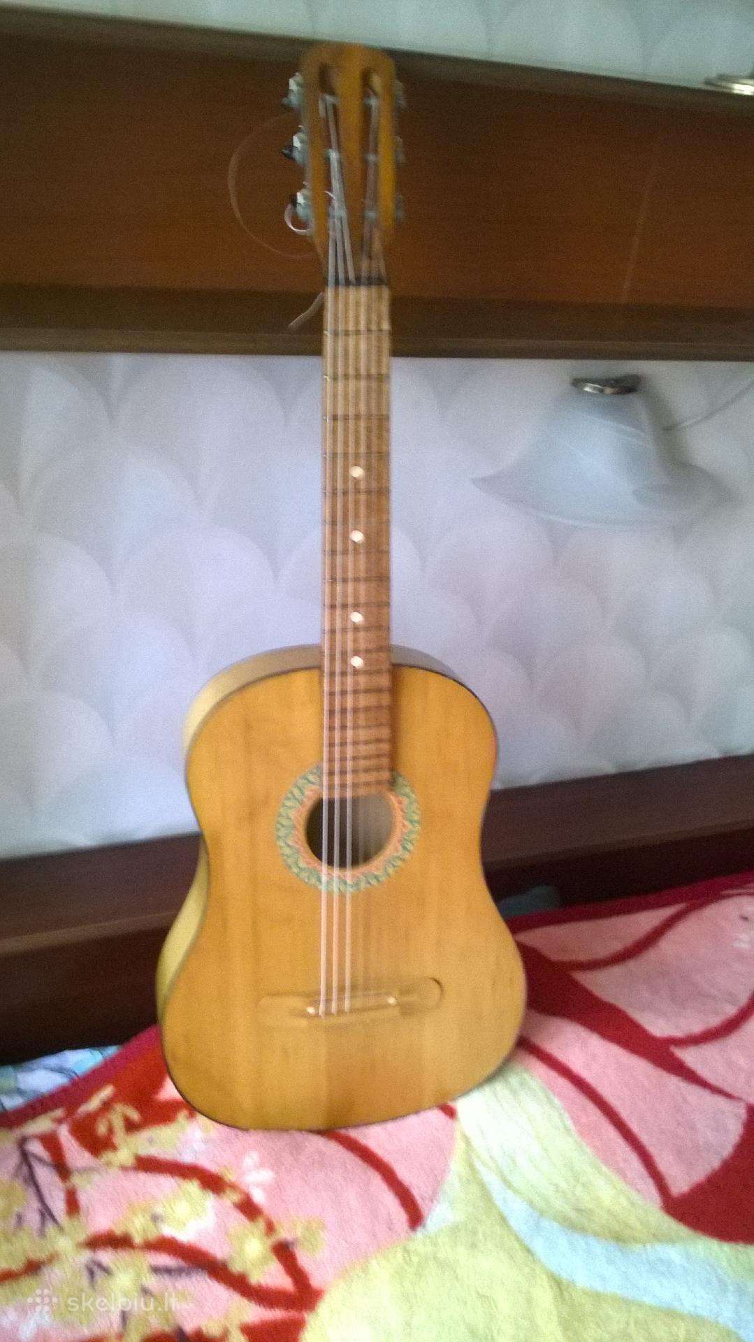 Rusu gam. klasikine gitara uždetos naujos stygos