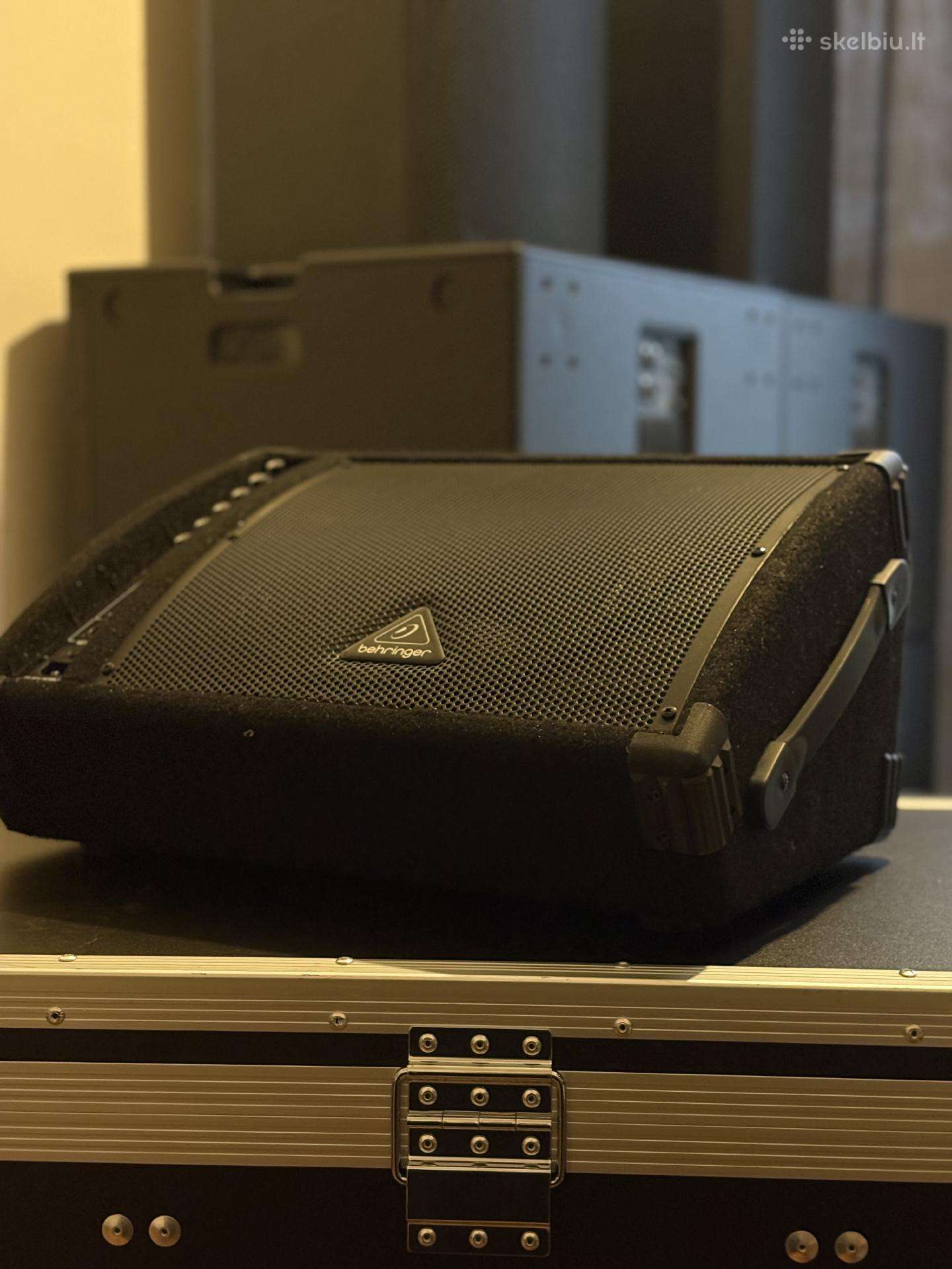 Behringer f1220d monitorius